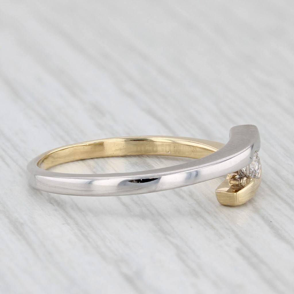 Bague bypass solitaire en or jaune et blanc 18 carats avec diamants de 0,10 carat, taille 7,75 Unisexe en vente