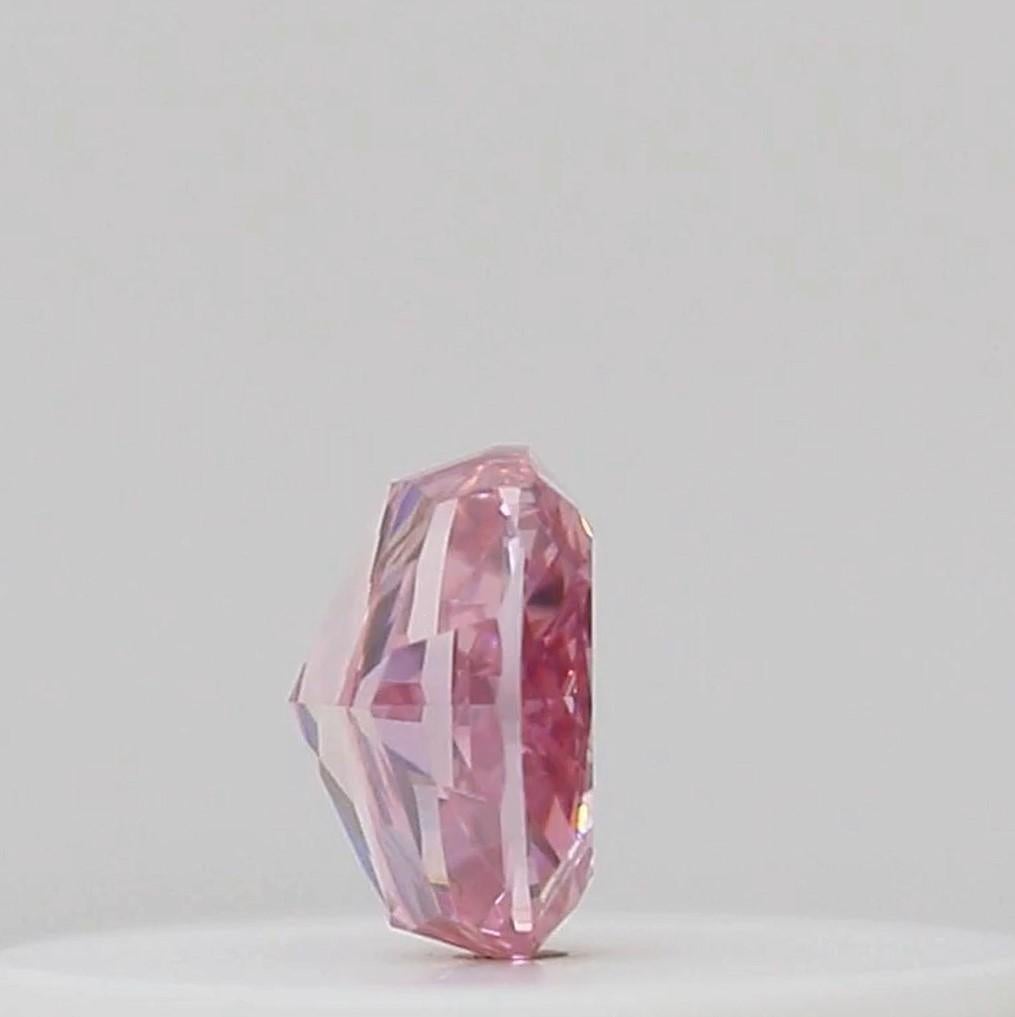 💖 Diamante rosa intenso estremamente raro (0,10 carati)
Diamante colorato naturale certificato GIA - Rarità da investimento

Caratteristiche principali del prodotto:
Rarità: I Pink Diamond naturali sono tra le gemme più rare e ambite al