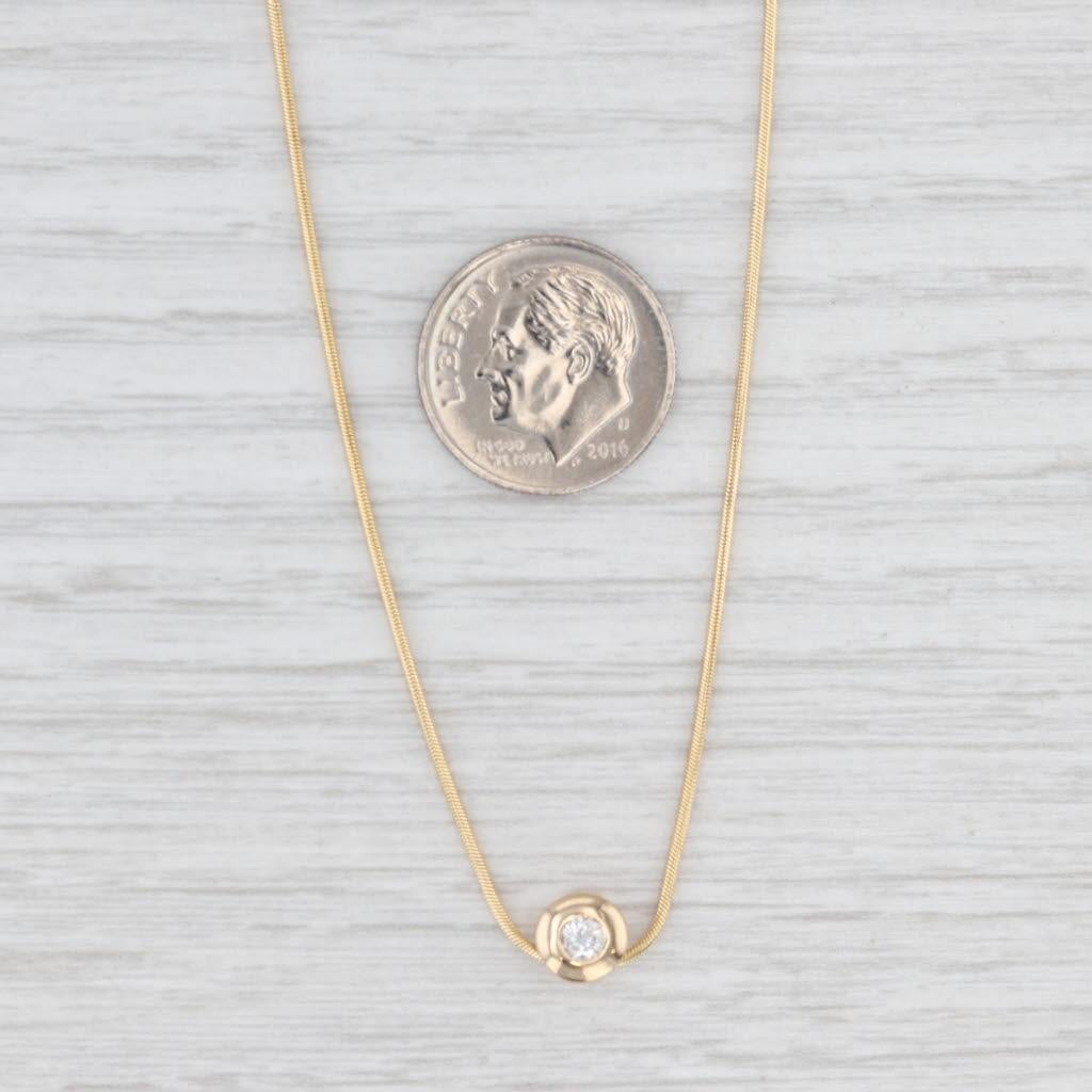 Pendentif solitaire en diamant rond de 0,10ct en or jaune 14k Chaîne serpent de 18,25 pouces en vente 1