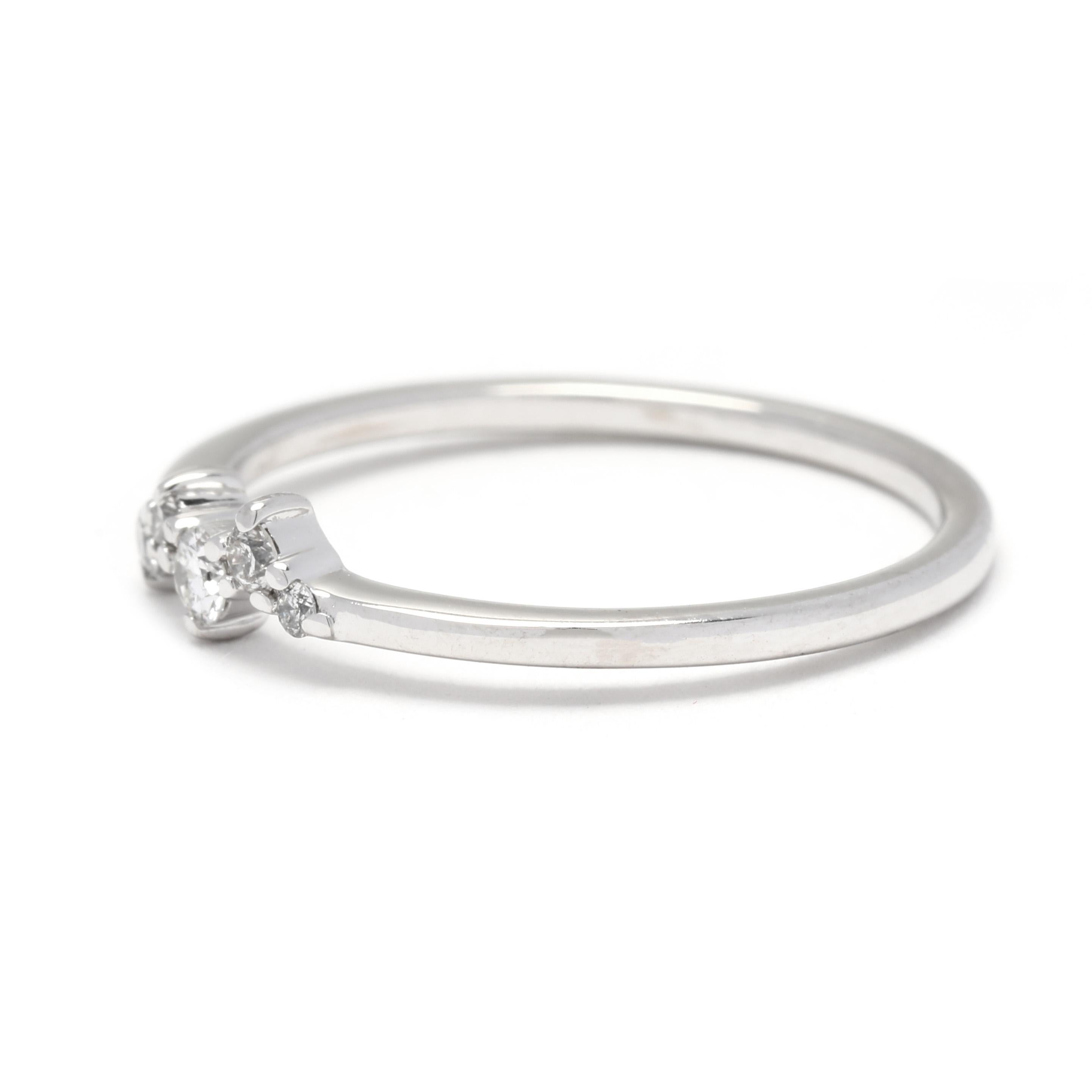 Anello con diamanti sparsi da 0,10 carati, oro bianco 10 carati, misura 6,75, anello delicato In condizioni buone in vendita a McLeansville, NC