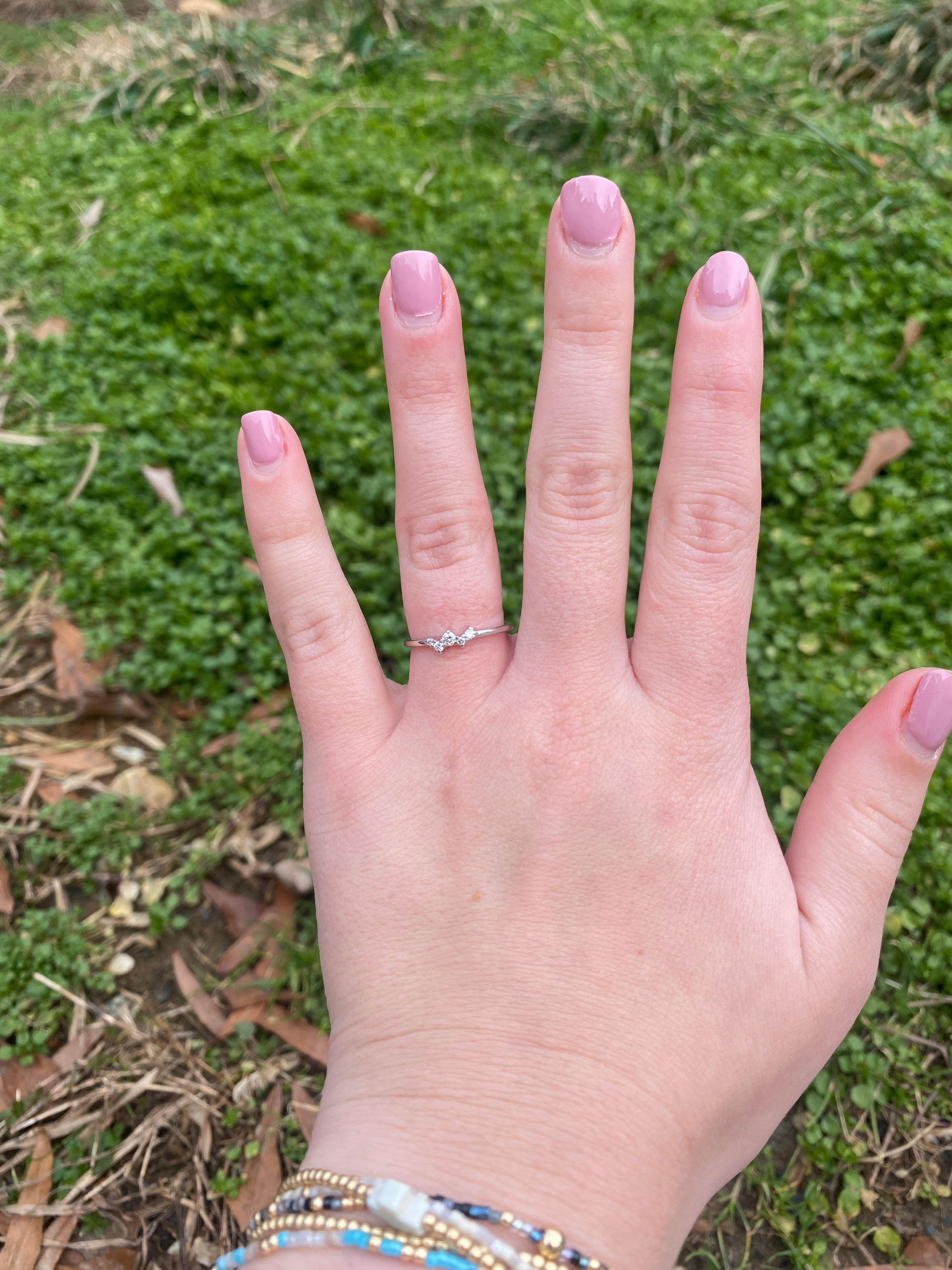 da uomo o donna Anello con diamanti sparsi da 0,10 carati, oro bianco 10 carati, misura 6,75, anello delicato in vendita