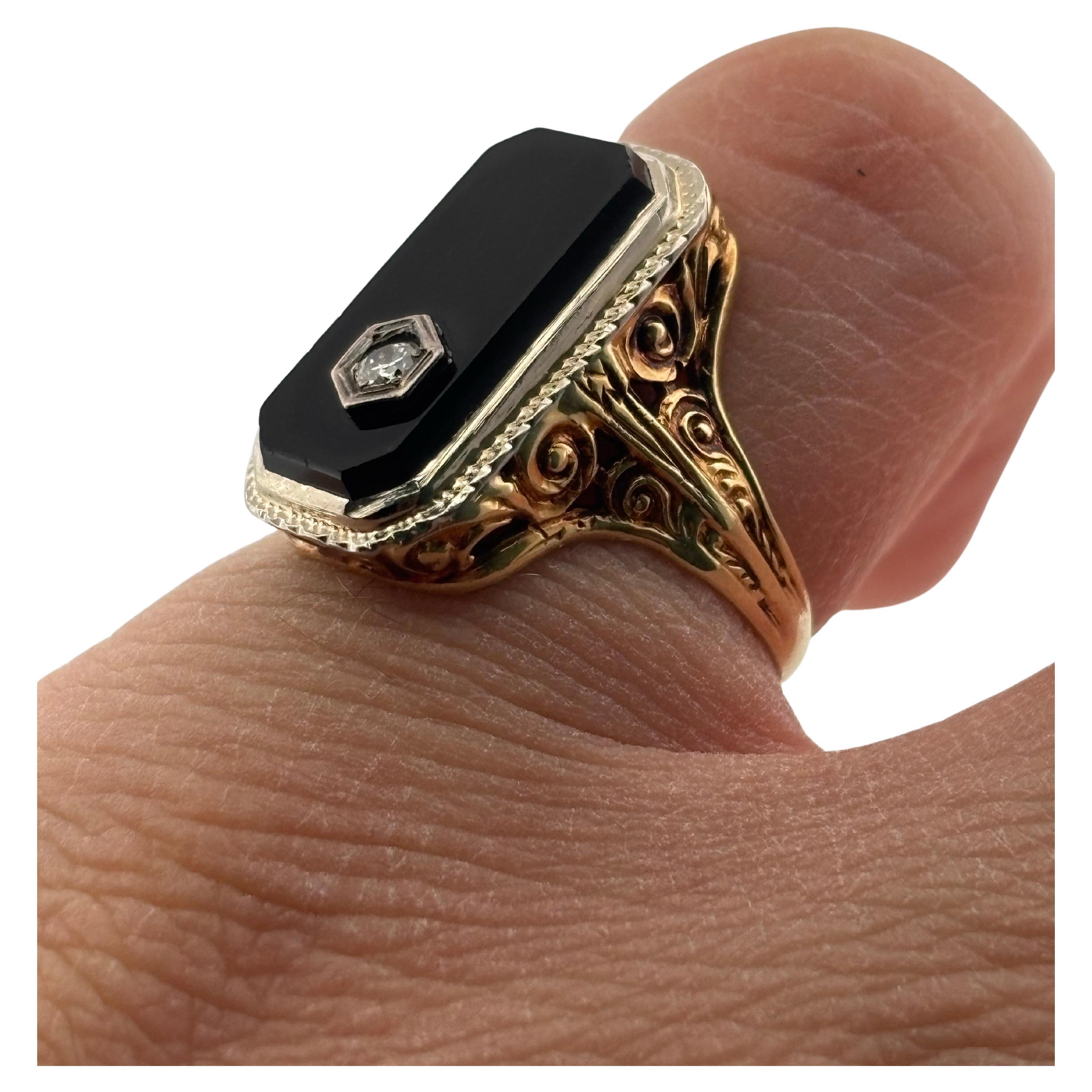 0,10ctw Rundschliff Diamant 14K Gelbgold Rechteckig Schwarz Onyx Ring im Angebot 3