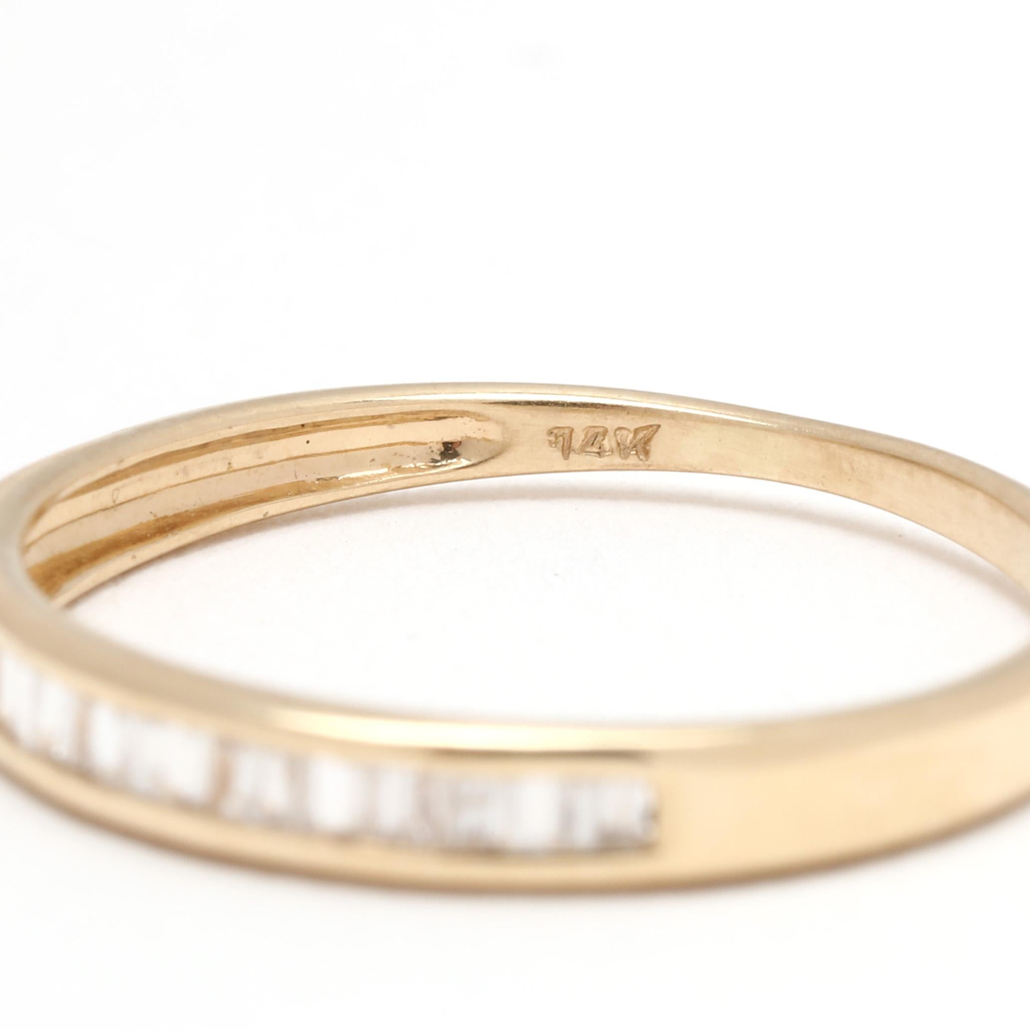 Femenino o masculino Anillo de diamantes baguette cónicos de 0,10 ctw, oro amarillo de 14k, talla 5,25