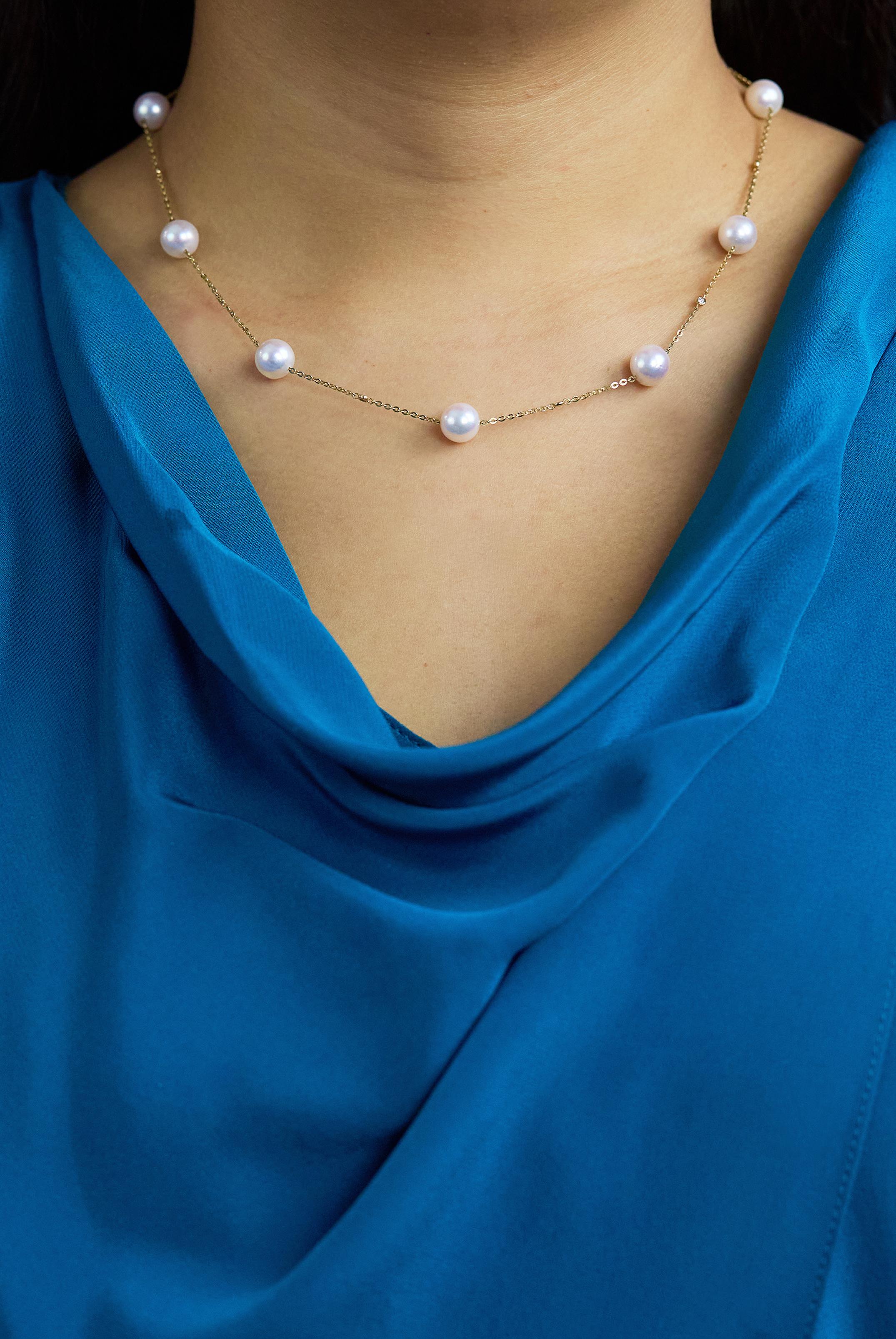 Contemporary 0.11 Carat Diamond & Akoya Japanese Pearl Necklace in Yellow Gold For Sale
