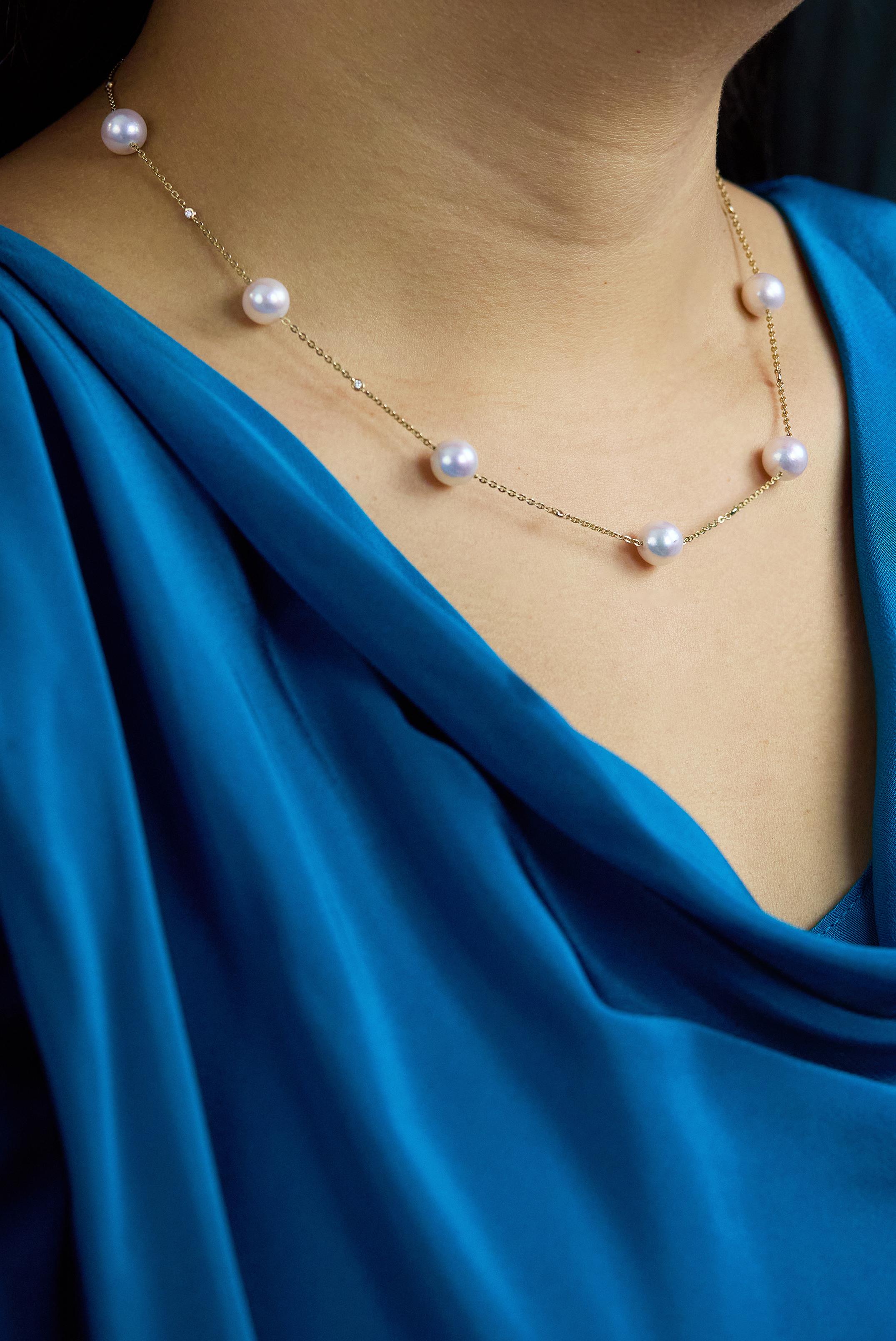 Round Cut 0.11 Carat Diamond & Akoya Japanese Pearl Necklace in Yellow Gold For Sale