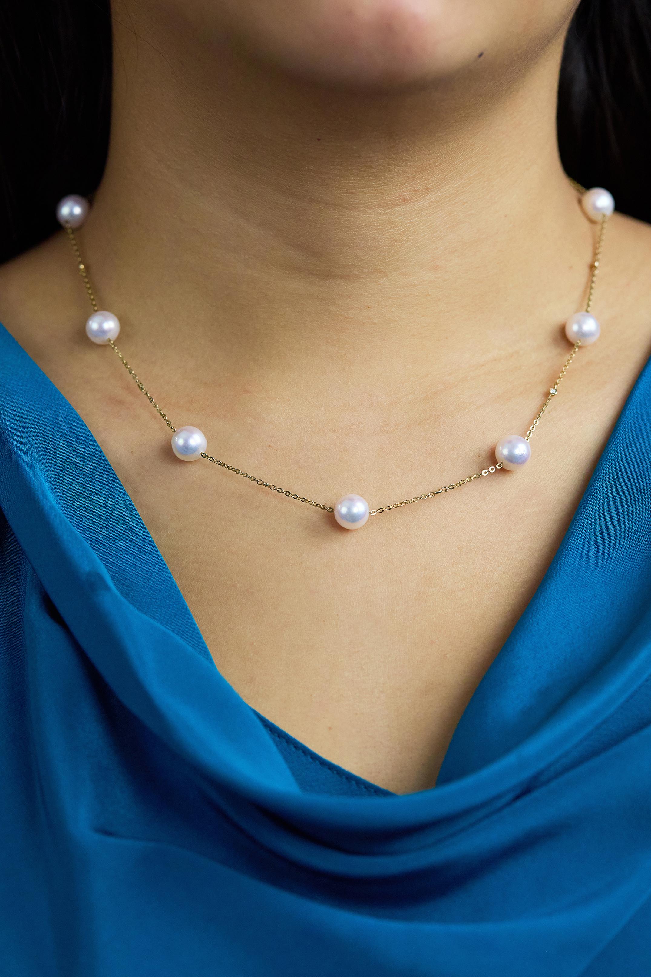 0.11 Carat Diamond & Akoya Japanese Pearl Necklace in Yellow Gold In New Condition For Sale In New York, NY