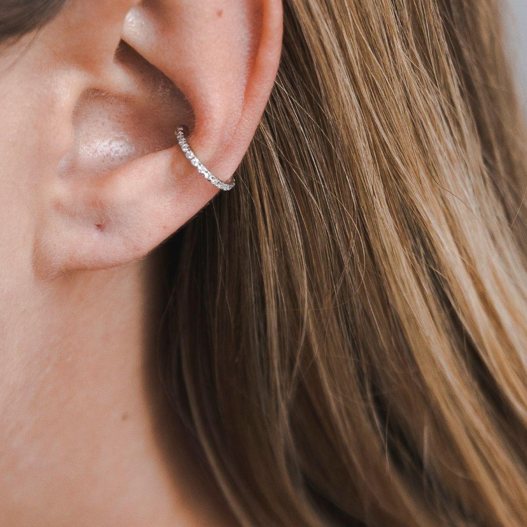 0.11 Carat Genuine Diamond Helix Cuff Earring in 14K White Gold, Shlomit Rogel

Minimalist 14k white solid gold ear cuff set with 18 genuine white diamonds.
This beautifully handcrafted ear cuff will upgrade your everyday style and sparkle when you