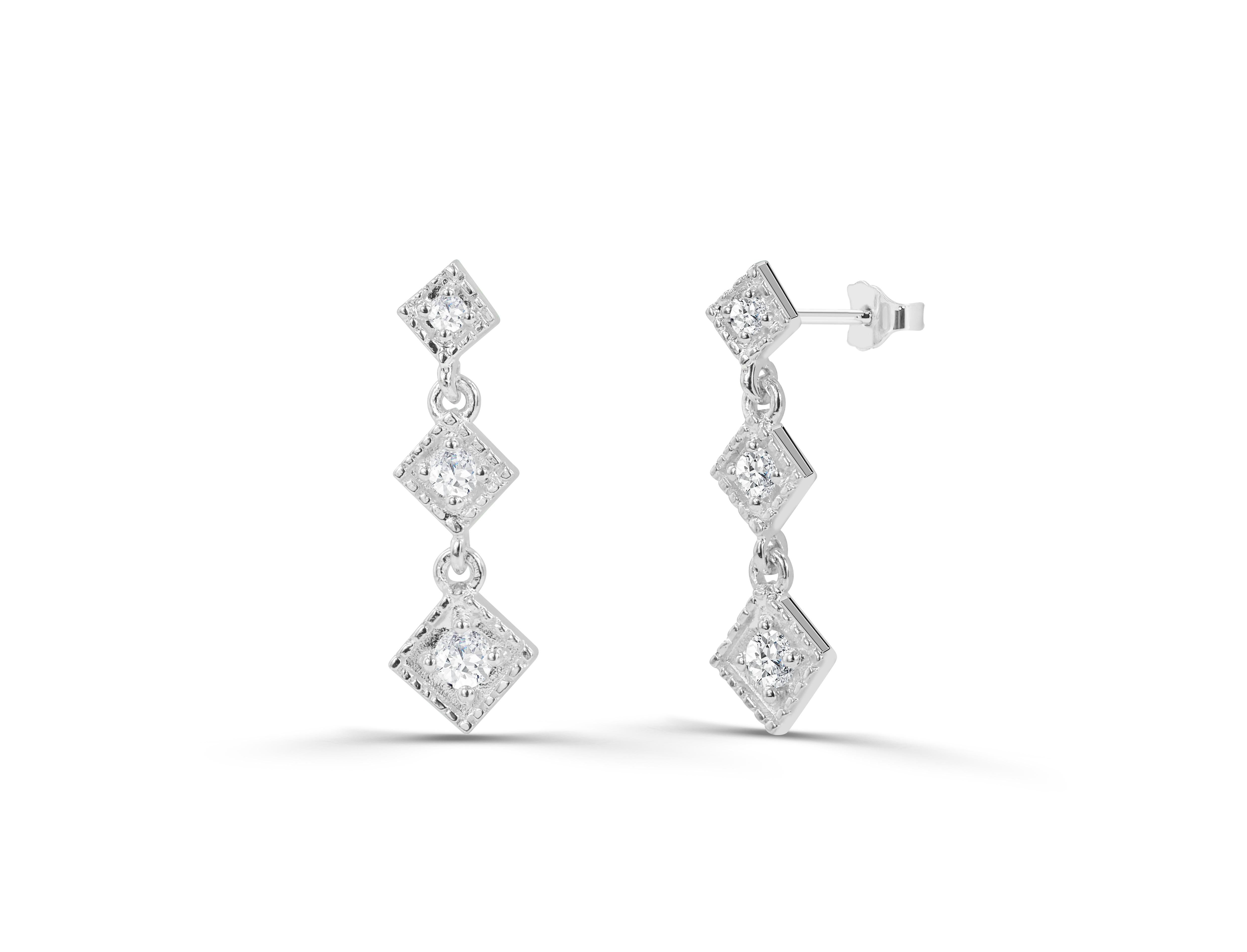 Taille ronde Boucles d'oreilles 3 diamants 0,11ct en or 14k en vente