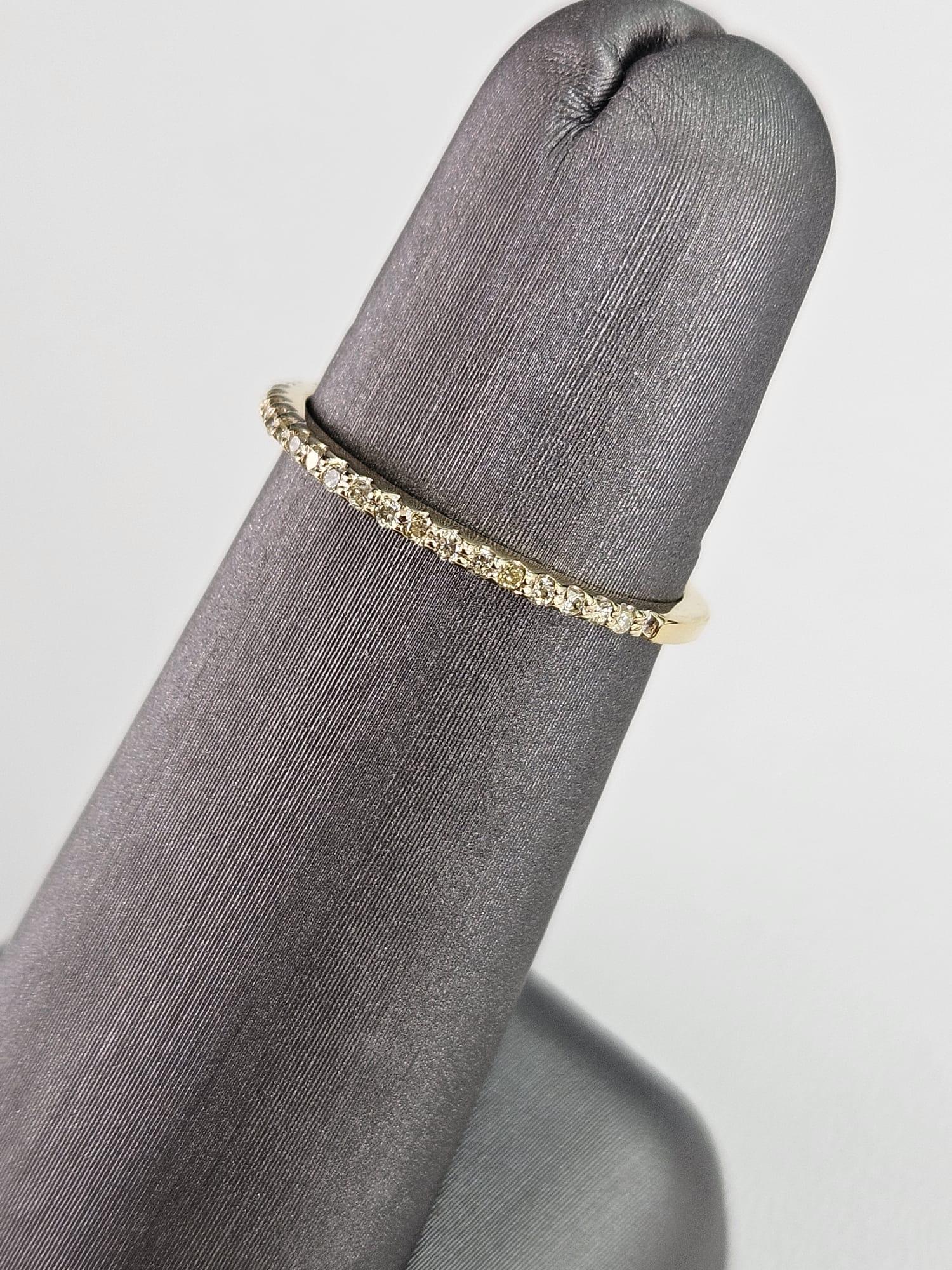 0,11 Karat Ausgefallener gelber Fancy-Diamant-Ring aus Gelbgold (Rundschliff) im Angebot