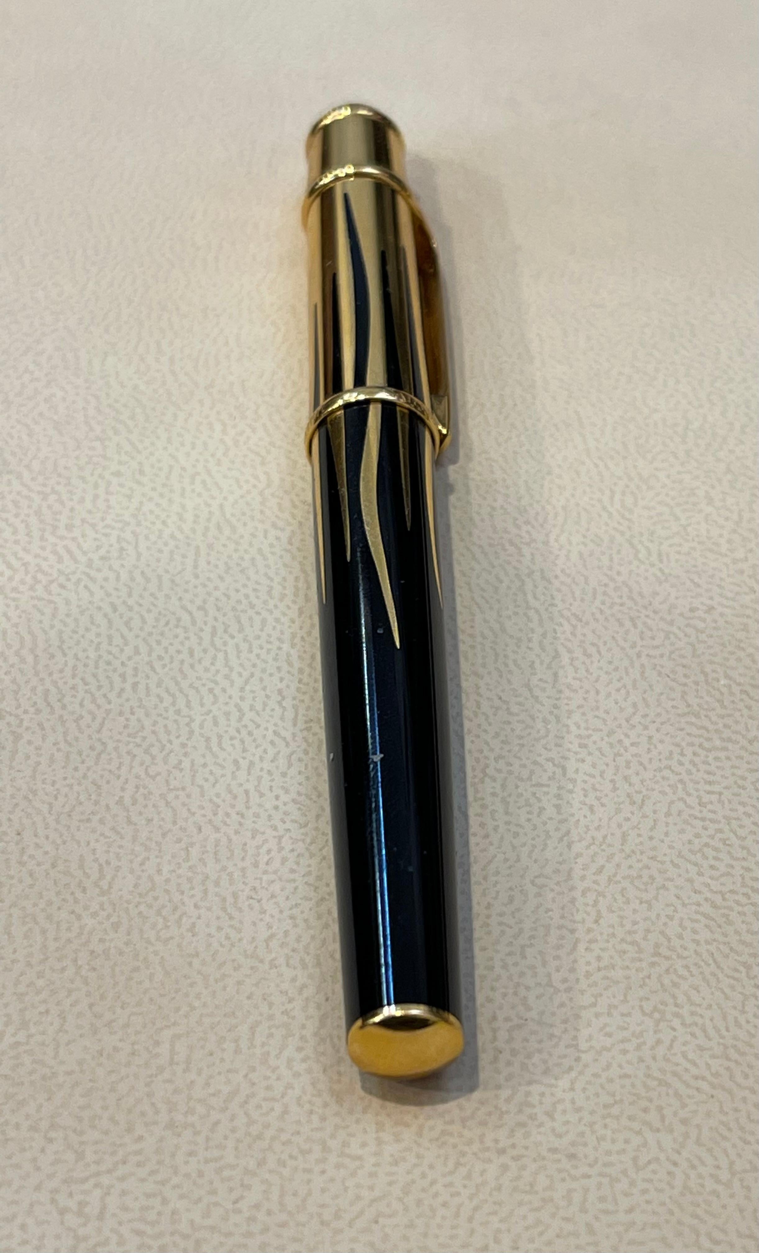 011253 RARE Cartier Mini  Diabolo Flames Fountain Pen M, Black & Gold In Excellent Condition In New York, NY