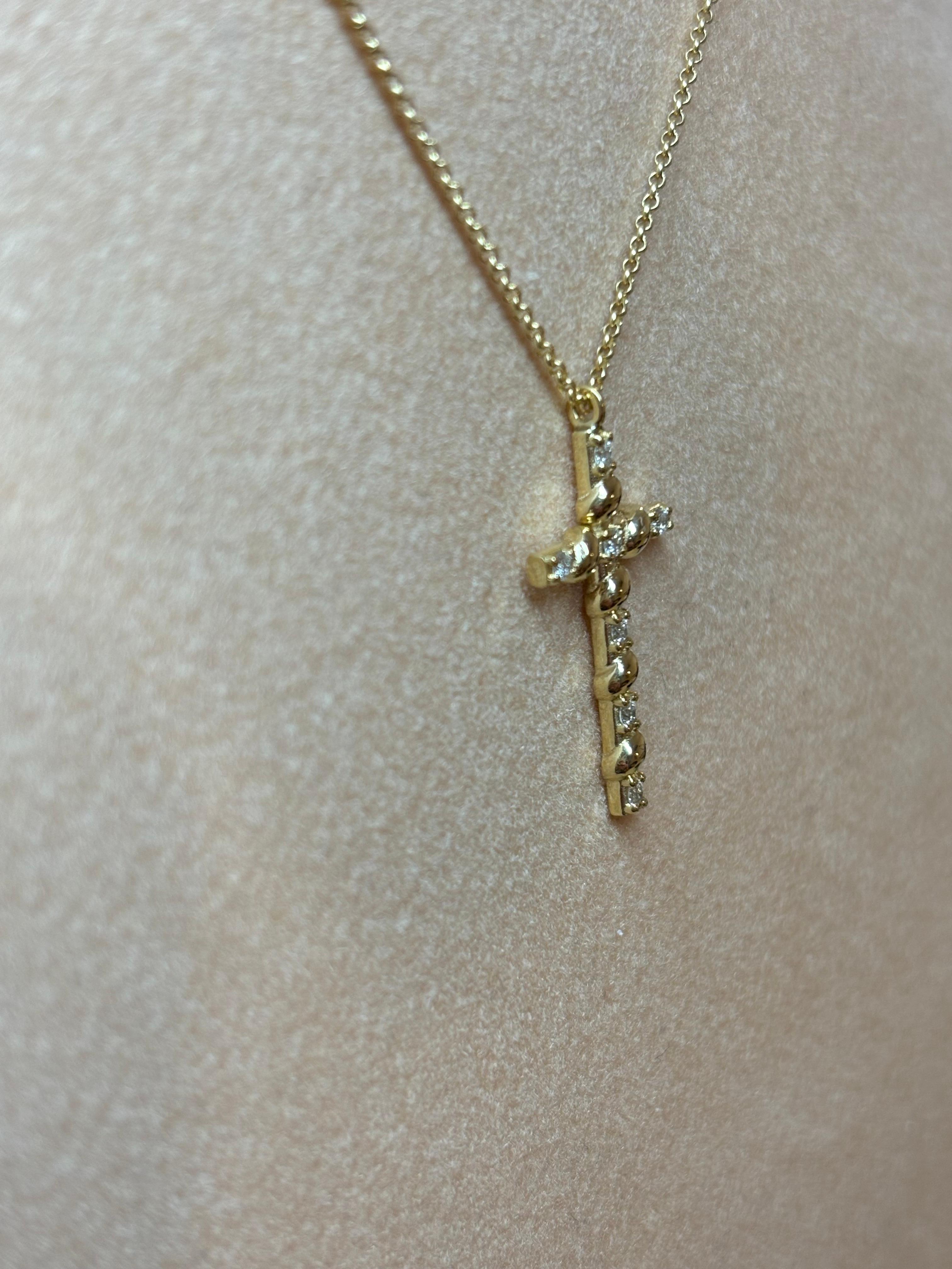 Diamond Cross Necklace, 18K Gold 16inch Chain, 0.11cts natural diamonds For Sale 5