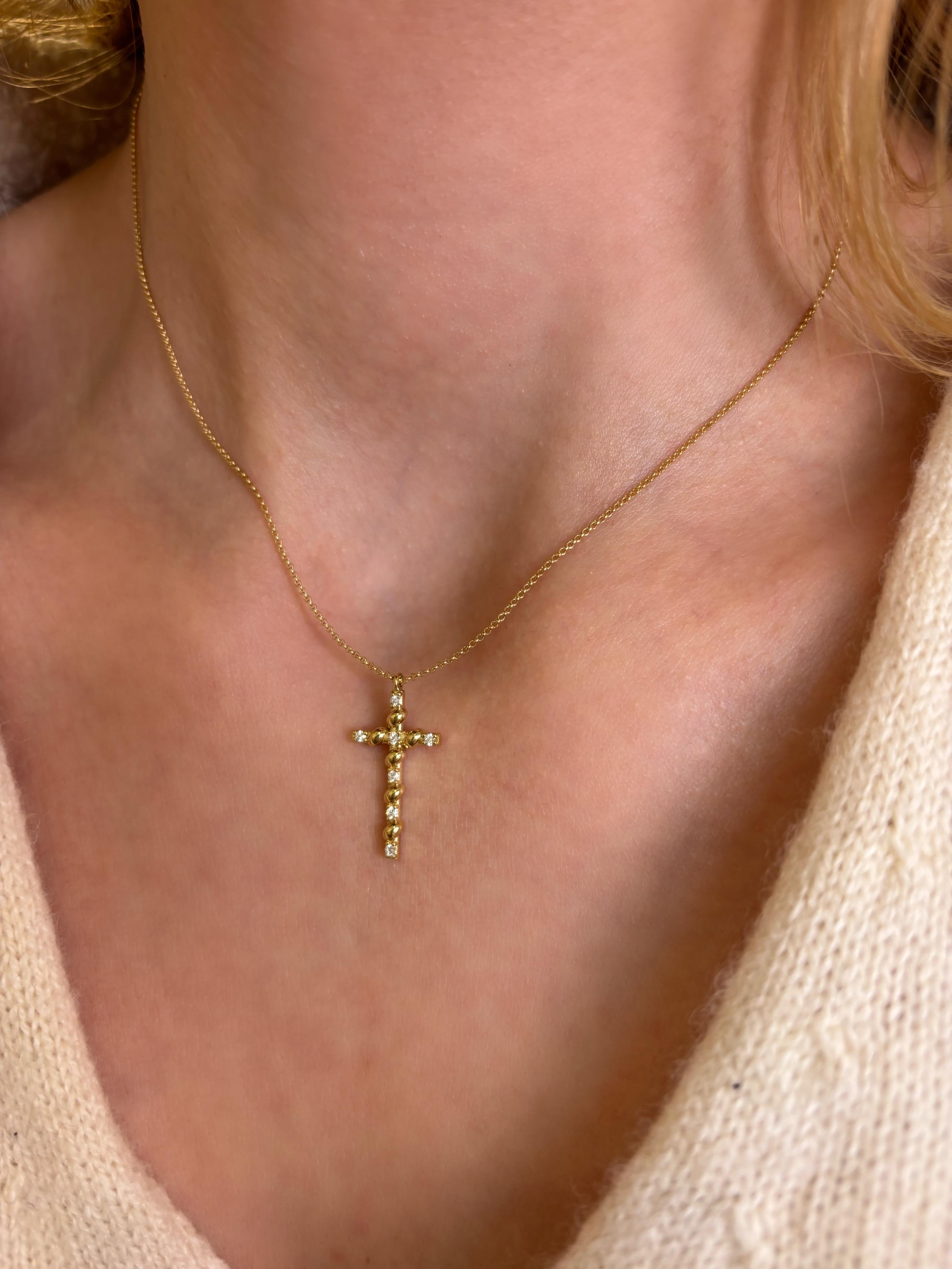 Diamond Cross Necklace, 18K Gold 16inch Chain, 0.11cts natural diamonds For Sale 1