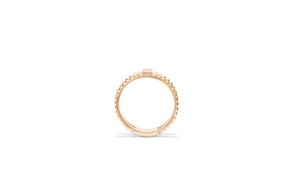 Your finger will be perfectly adorned with this yellow gold band ring featuring delicate gold beads and a dazzling baguette diamond. With trend setting cut-outs on either side, it is the perfect accompaniment to your favourite outfit, whether