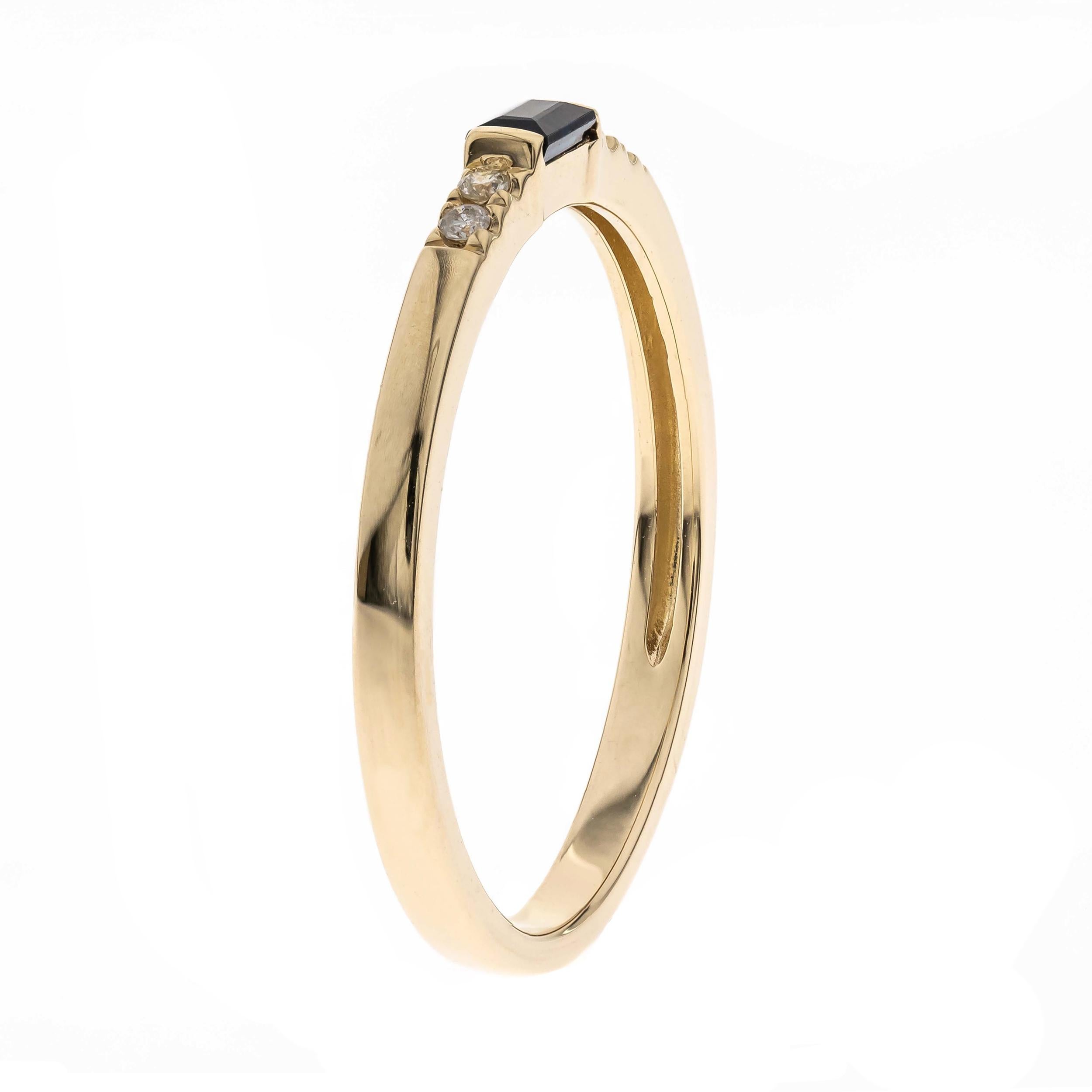 Baguette Cut 0.12 Carat Baguette-Cut Blue Sapphire Diamond Accents 14K Yellow Gold Ring For Sale