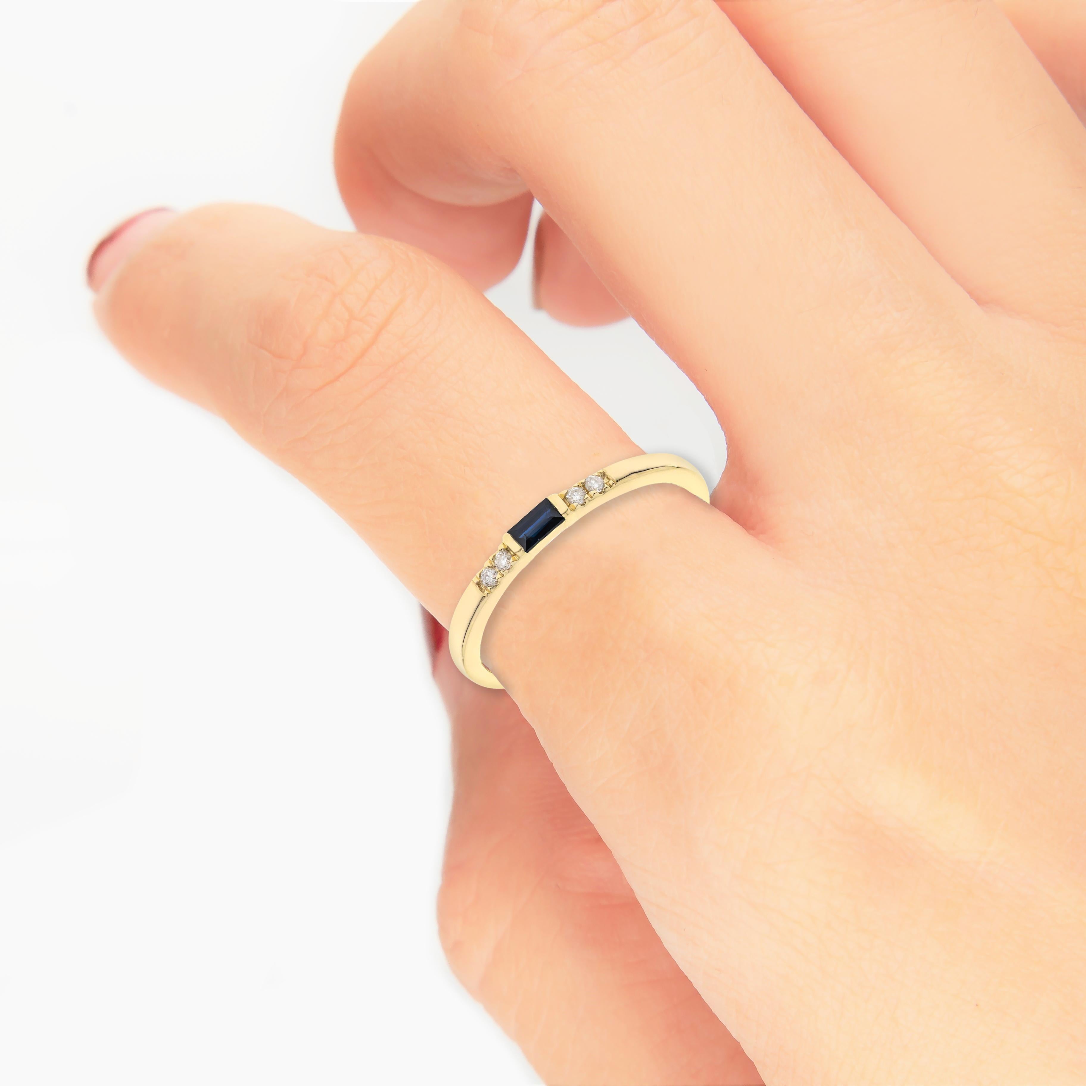 0.12 Carat Baguette-Cut Blue Sapphire Diamond Accents 14K Yellow Gold Ring In New Condition For Sale In New York, NY