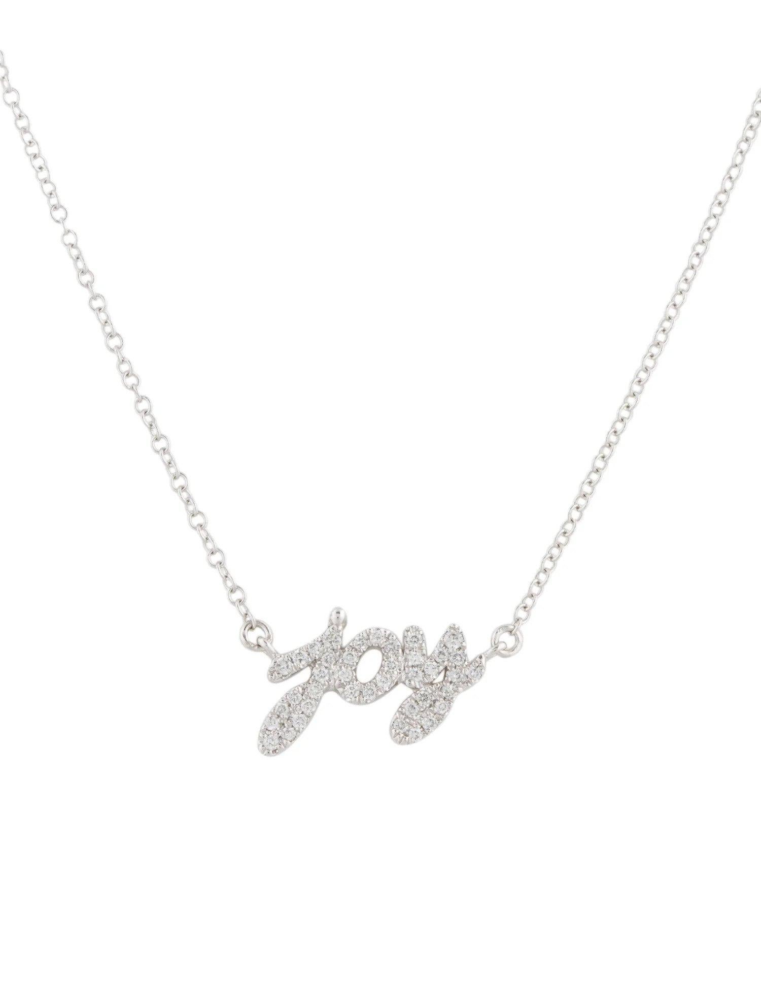 Ce pendentif en diamant est un accessoire étonnant et intemporel qui peut ajouter une touche de glamour et de sophistication à n'importe quelle tenue. Ce magnifique bijou est orné de diamants éblouissants qui brillent et captent la lumière, ce qui