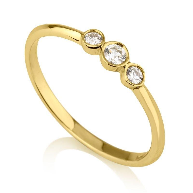En vente :  Shlomit Rogel Bague empilable à trois pierres en or jaune 14 carats et diamants 0,12 carat 2