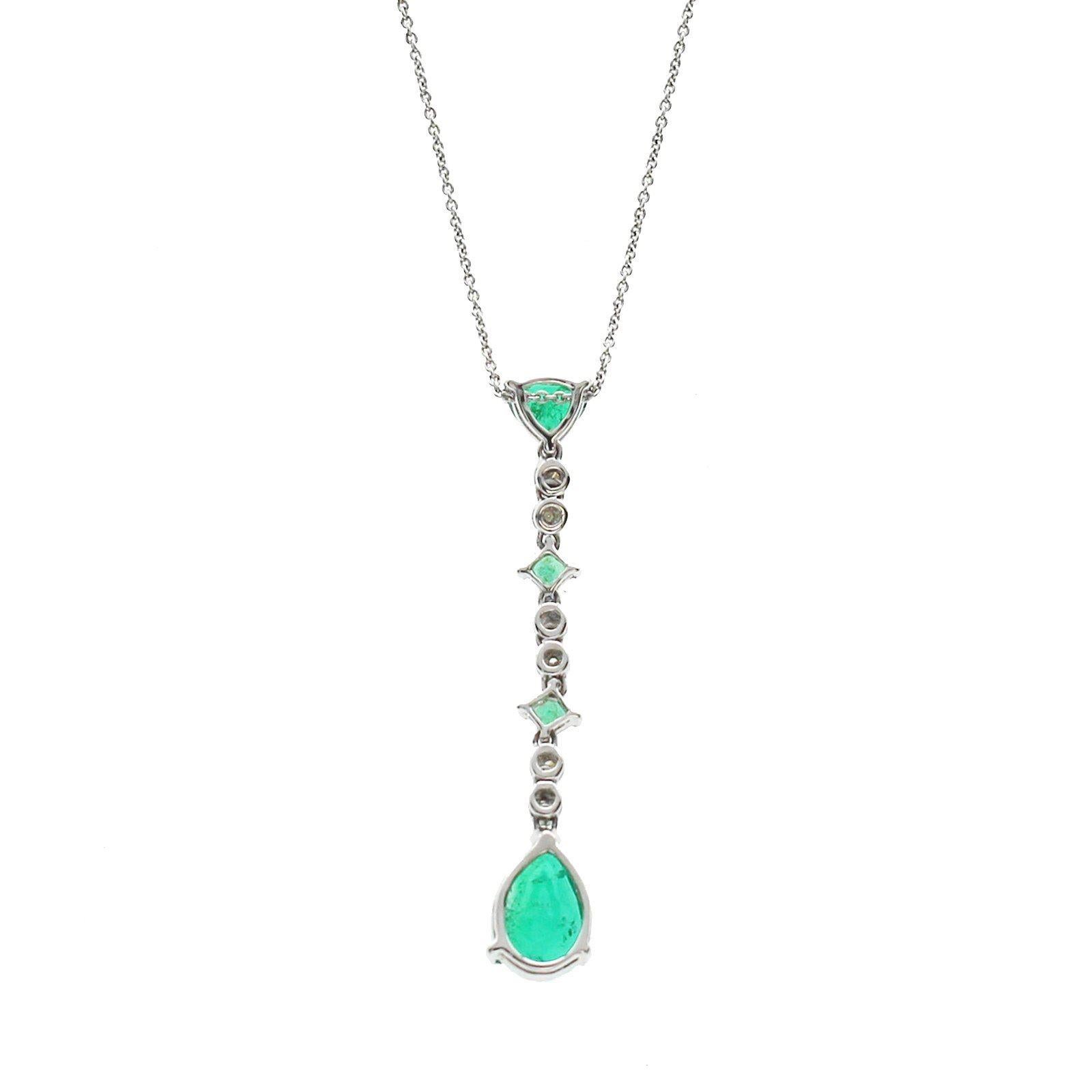 Women's 0.12 Carat Diamonds 2.20 Carat Colombian Emerald 14 Karat Gold Drop Necklace For Sale