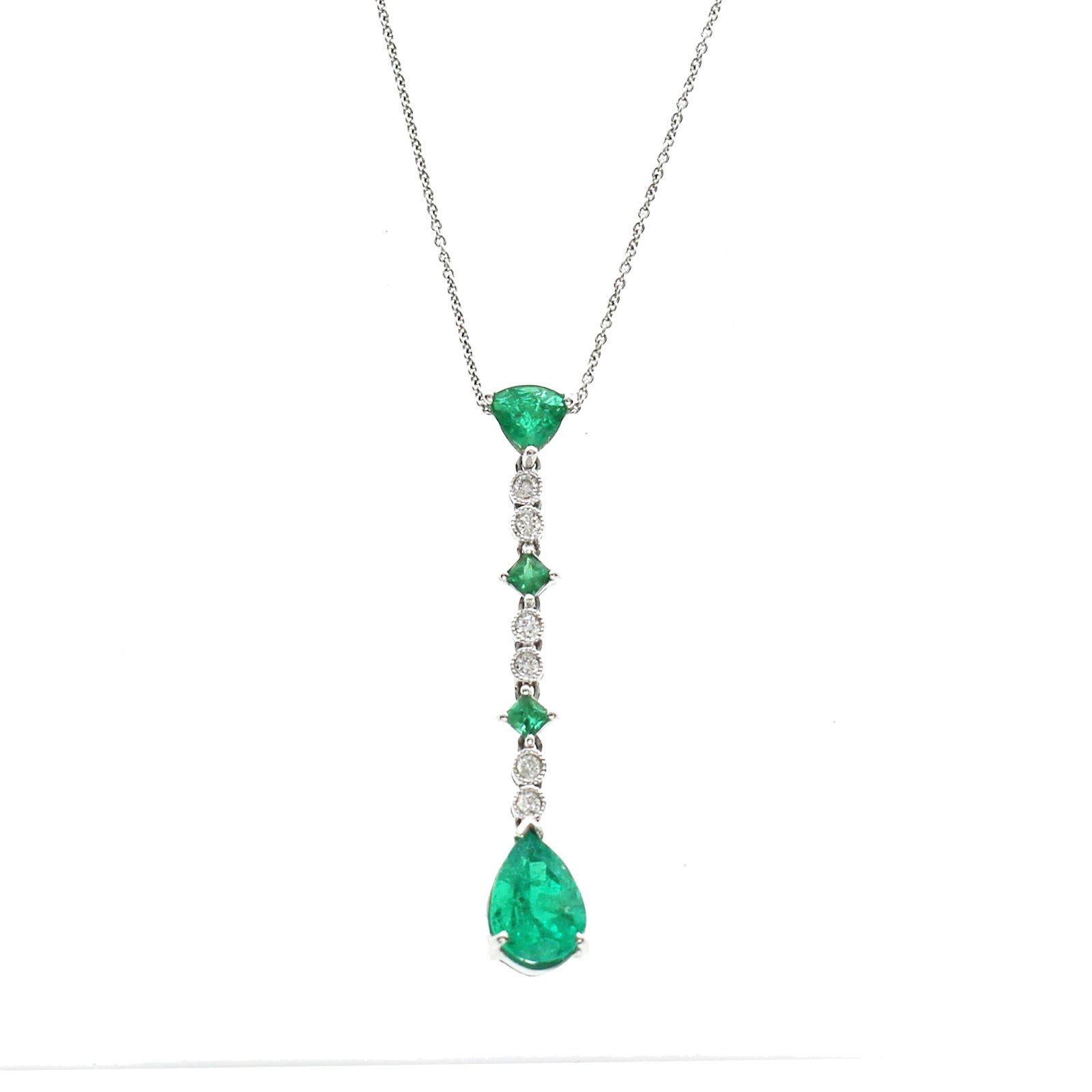 0.12 Carat Diamonds 2.20 Carat Colombian Emerald 14 Karat Gold Drop Necklace For Sale 2
