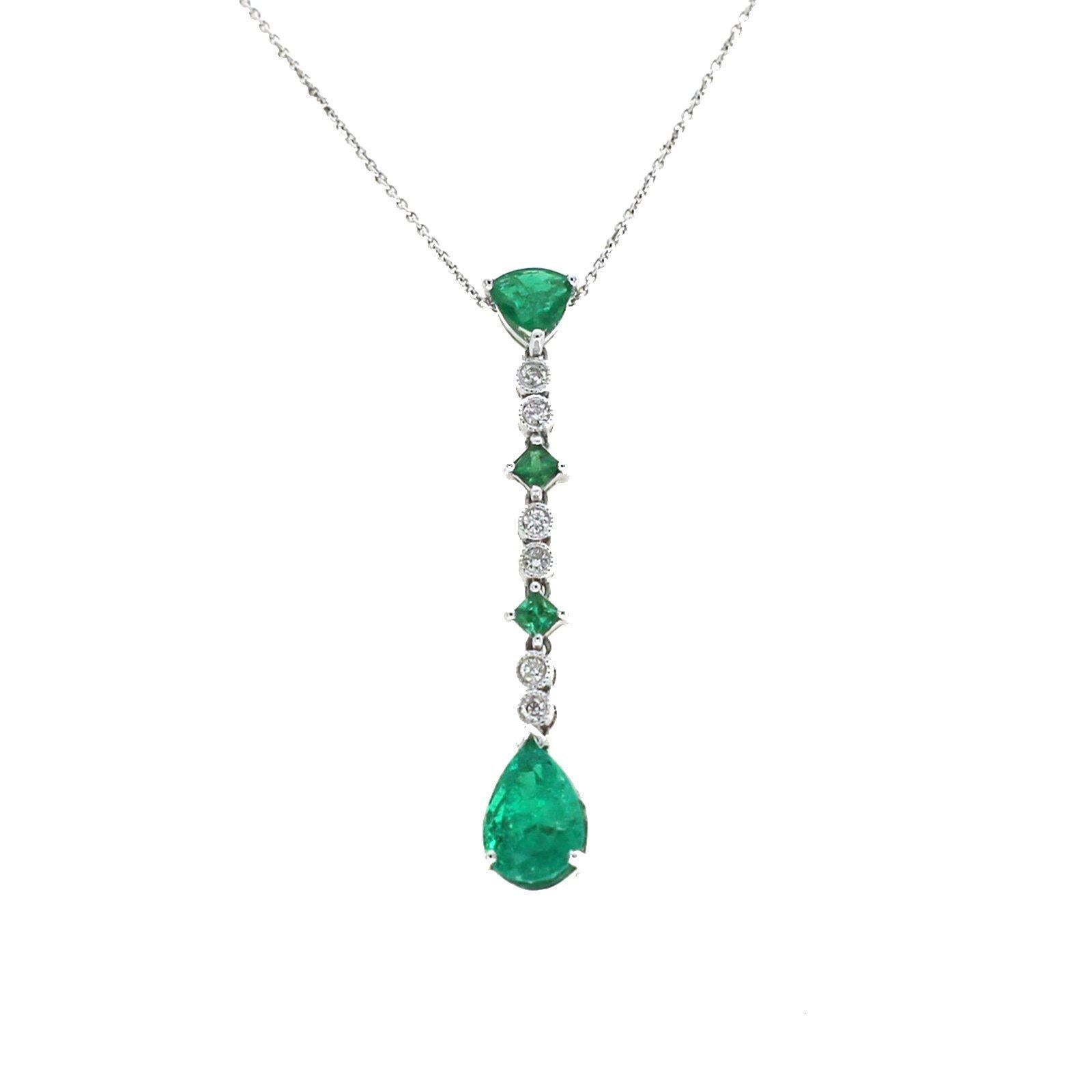 0.12 Carat Diamonds 2.20 Carat Colombian Emerald 14 Karat Gold Drop Necklace For Sale 4