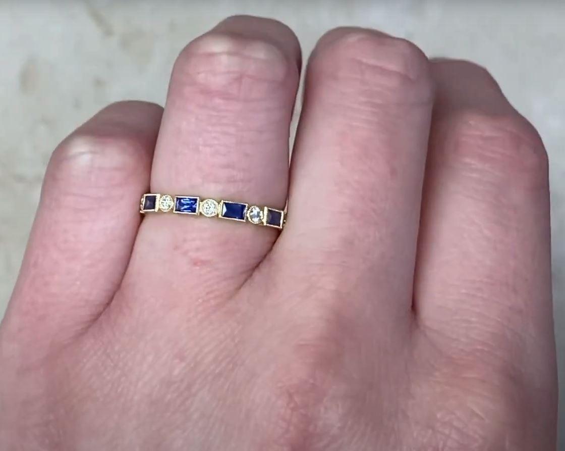 0.12ct Diamond & 0.51ct Sapphire Wedding Band, 18k Yellow Gold In Excellent Condition For Sale In New York, NY