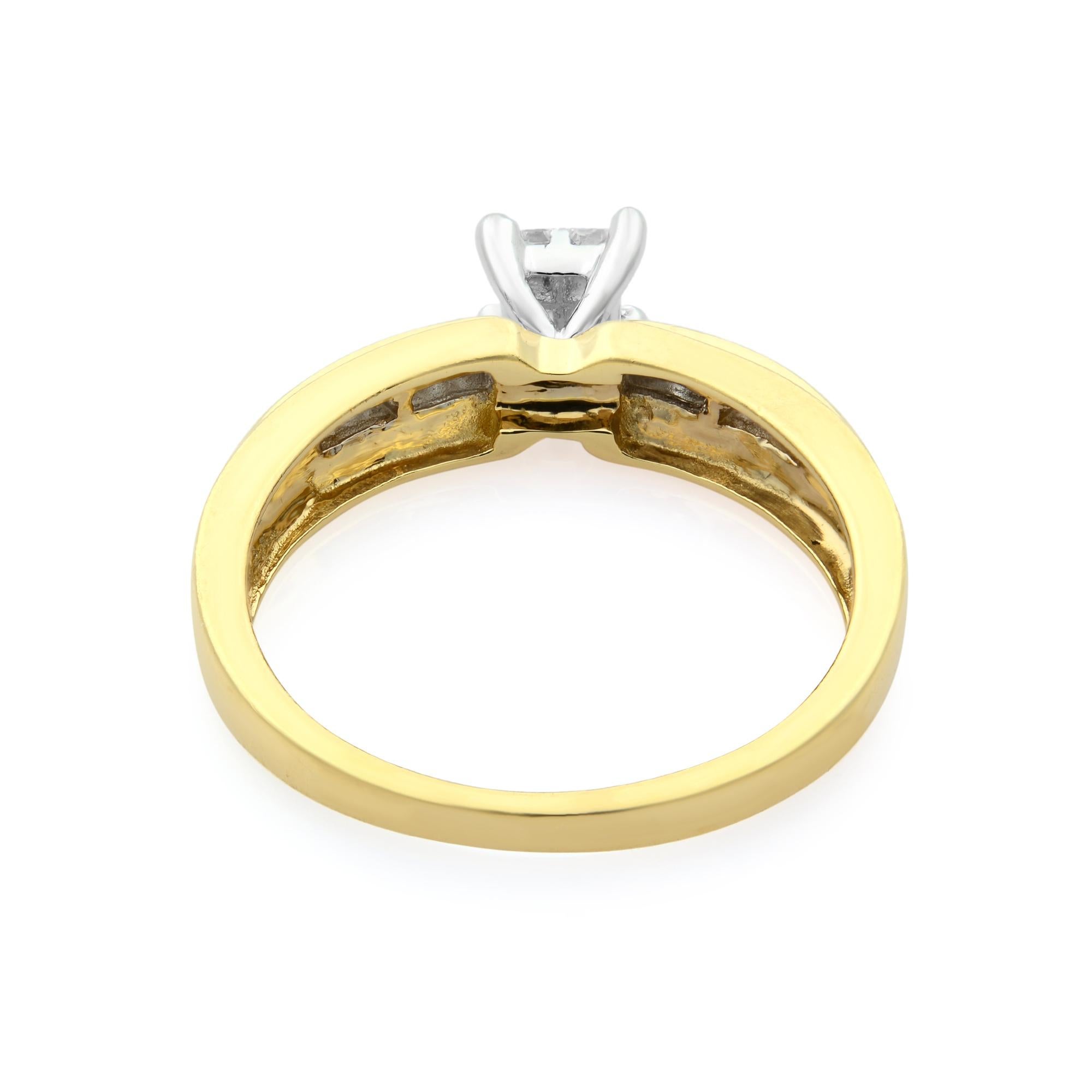 Modern 0.12Cttw Princess & Round Cut Diamond Engagement Ring 14K Yellow Gold For Sale