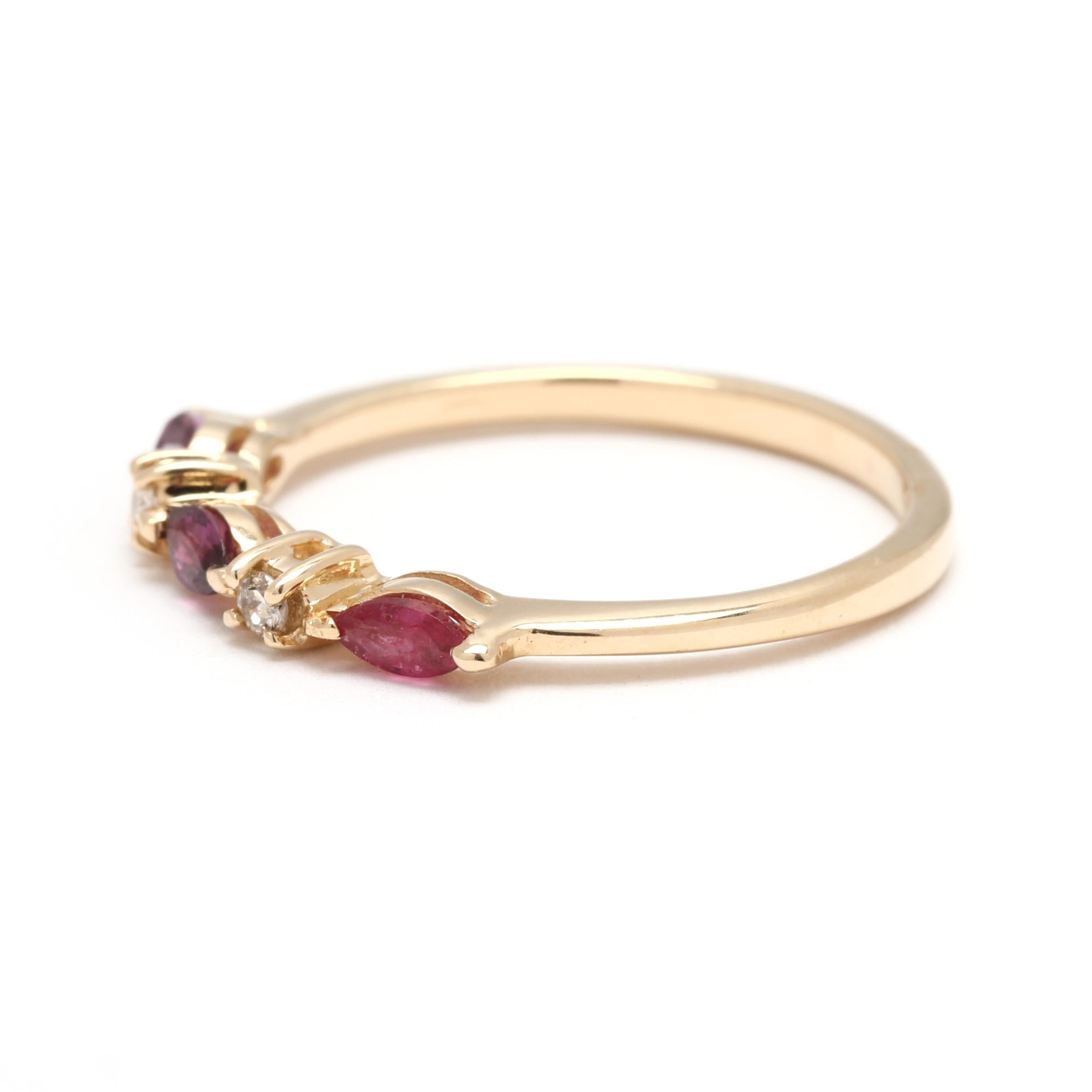 Bague à anneau en or jaune 14 carats avec diamants et rubis 0,12 carat, taille de bague 5,75 Bon état - En vente à McLeansville, NC