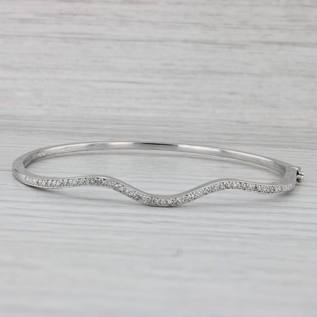 Taglio singolo Bracciale Bangle sagomato con diamanti da 0,12 carati in oro bianco 18 carati da 7
