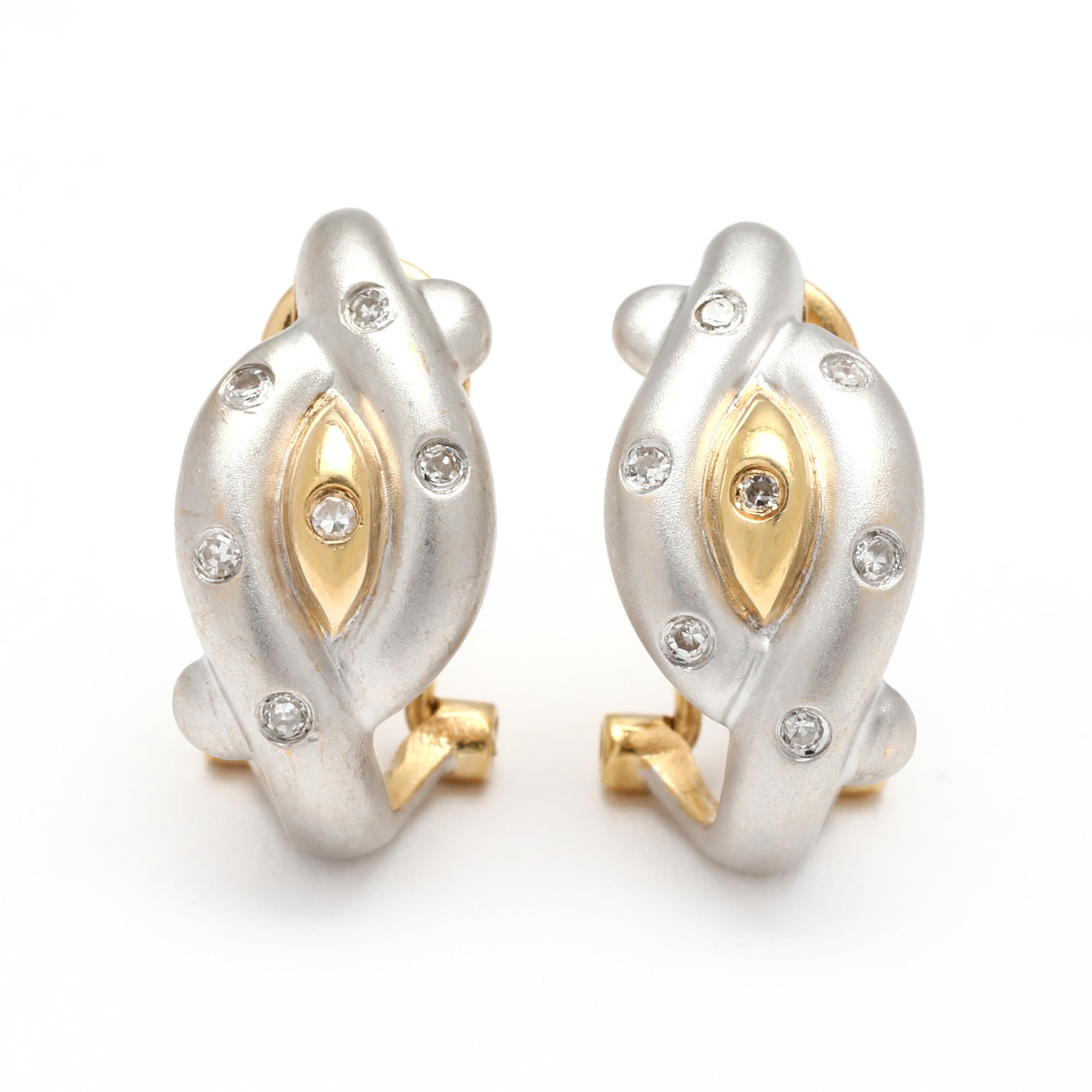 Créoles croisées en or jaune et blanc 18 carats avec diamants 0,12 carat Bon état - En vente à McLeansville, NC