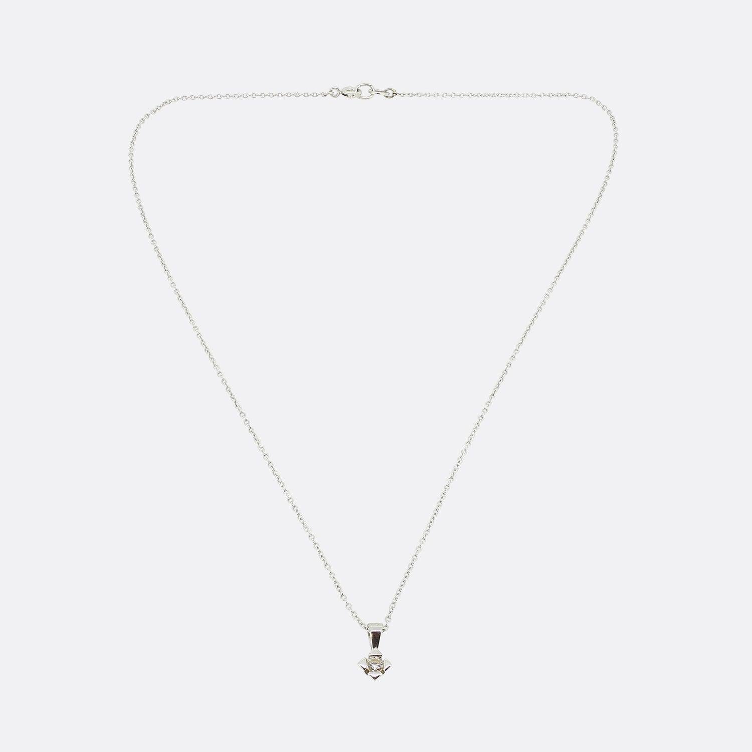 Taille brillant Collier pendentif solitaire en diamants de 0.13 carat en vente