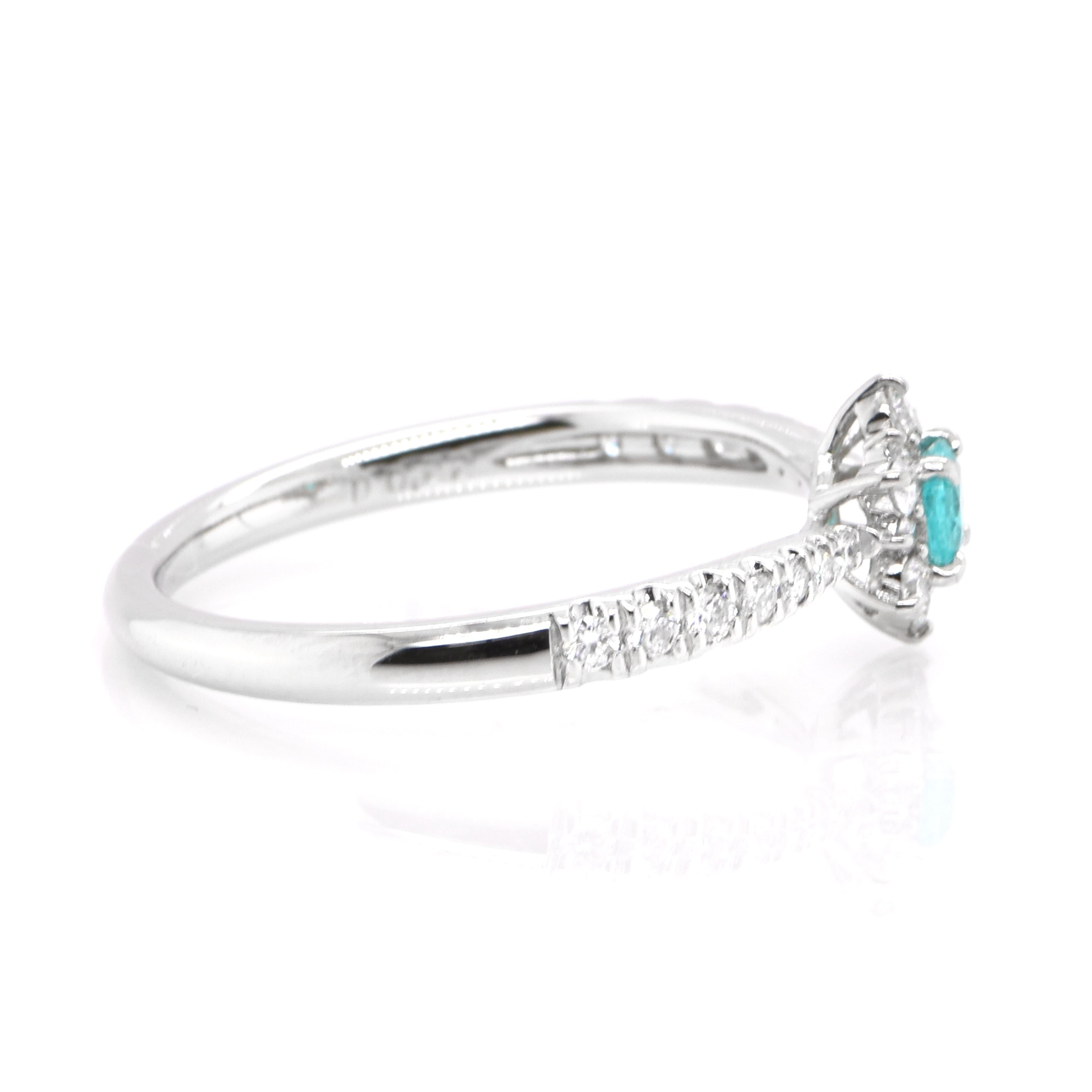 0.13 Carat Natural Brazilian Paraiba Tourmaline and Diamond Ring Set in Platinum In New Condition For Sale In Tokyo, JP