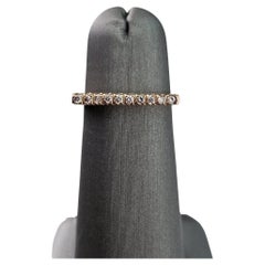 0,13 Ct Pink Diamond Band Ring mit Rose Gold