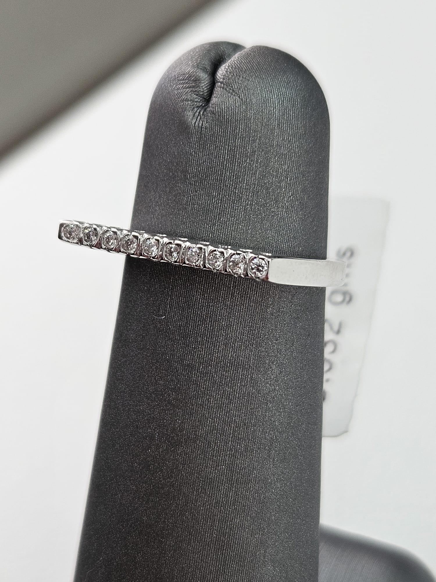 0.13 Ct White Diamond Band Ring with White Gold In New Condition For Sale In New York, NY