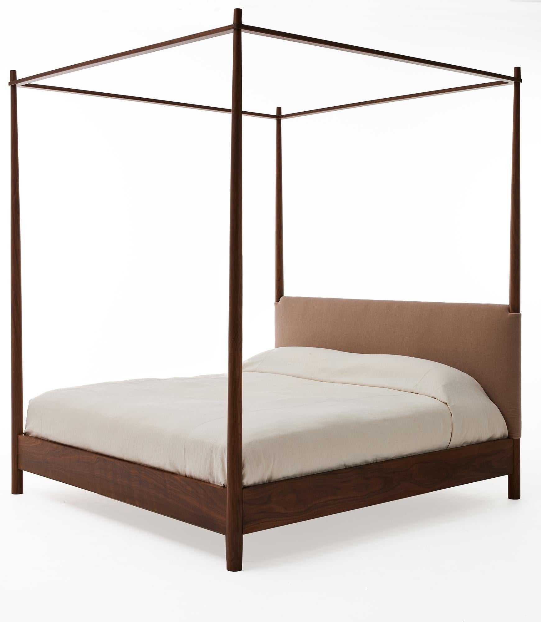 013 Monarch - King - Noyer - Mohair Neuf - En vente à Westlake Village, CA