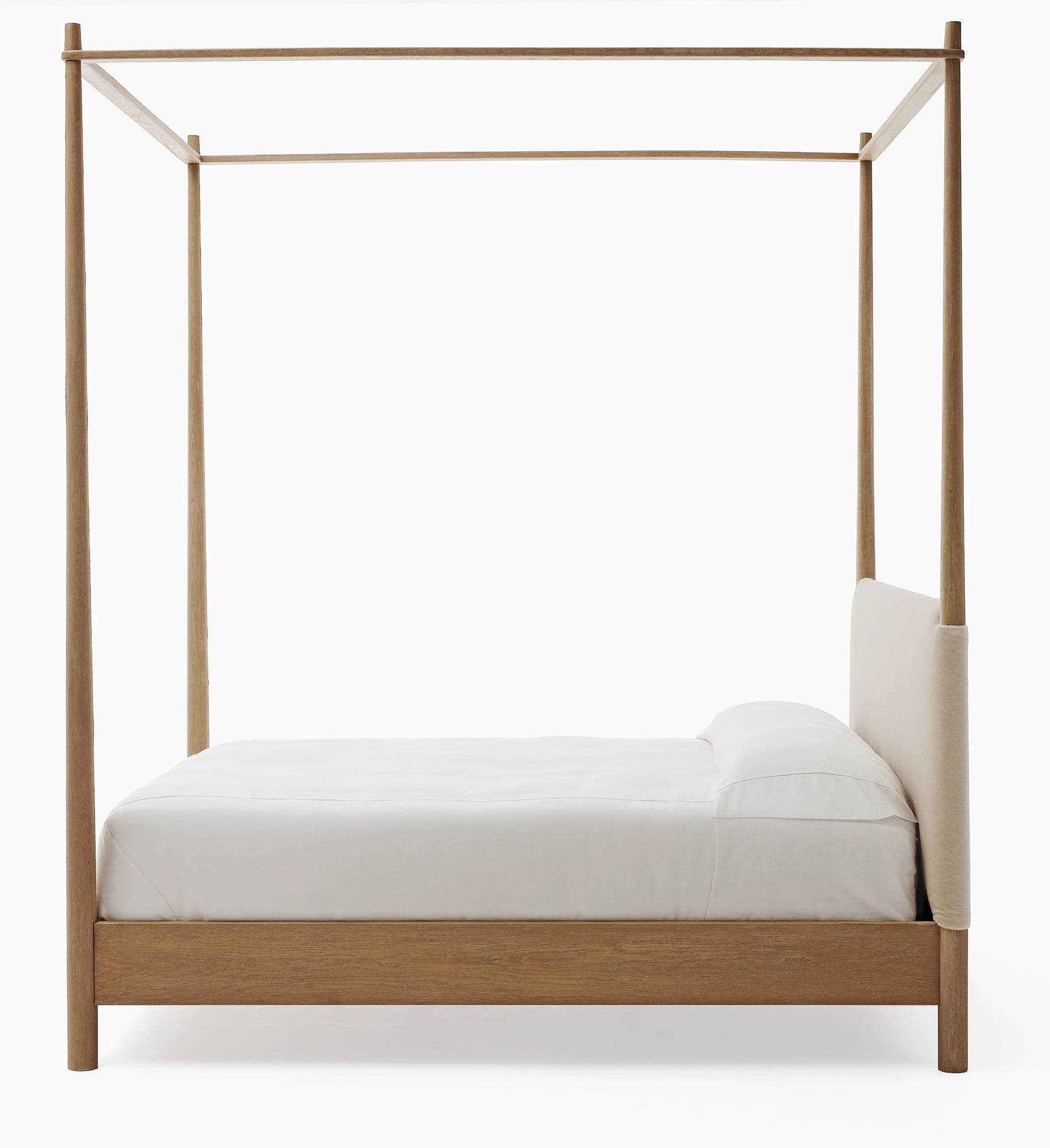 013 Monarch - Queen - Eiche - Leinen oder Samt (21. Jahrhundert und zeitgenössisch) im Angebot