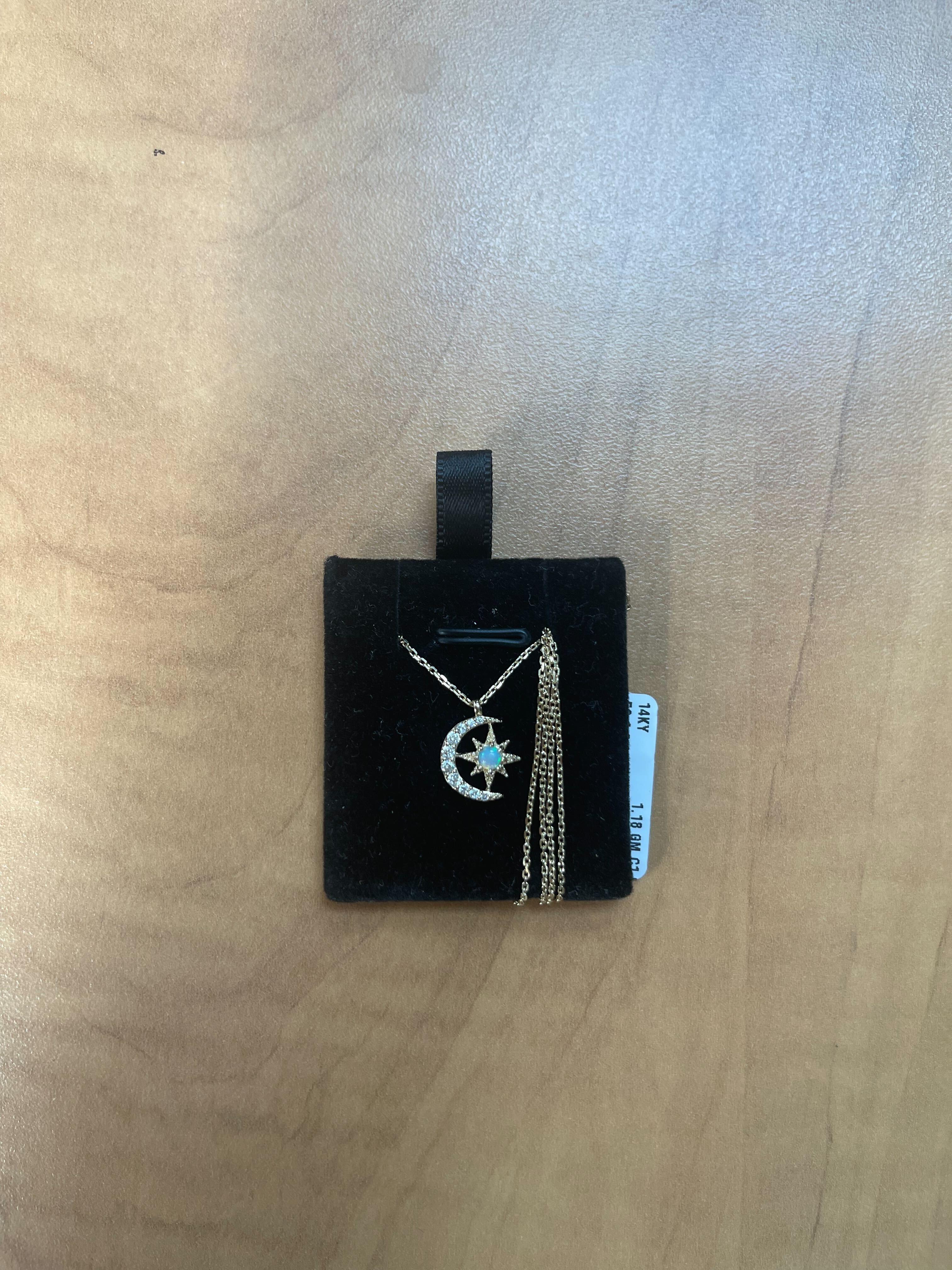 Pendentif en or jaune 14 carats avec opale éthiopienne ronde et diamants 0,13 carat Neuf - En vente à New York, NY