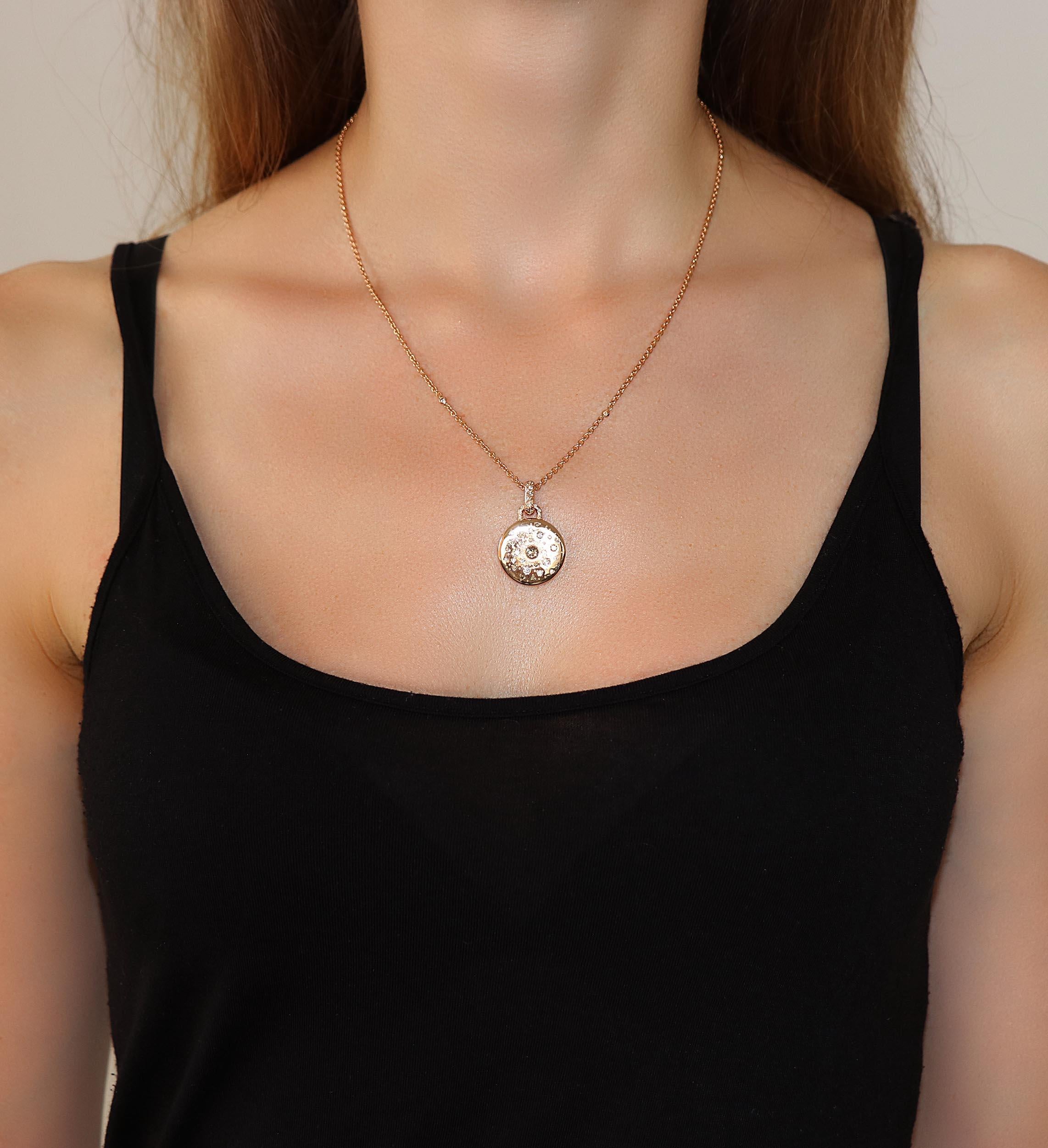 Women's 0.13 White GSI 0.59 Brown Diamonds 18 Karat Pink Gold Circle Pendant Necklace For Sale