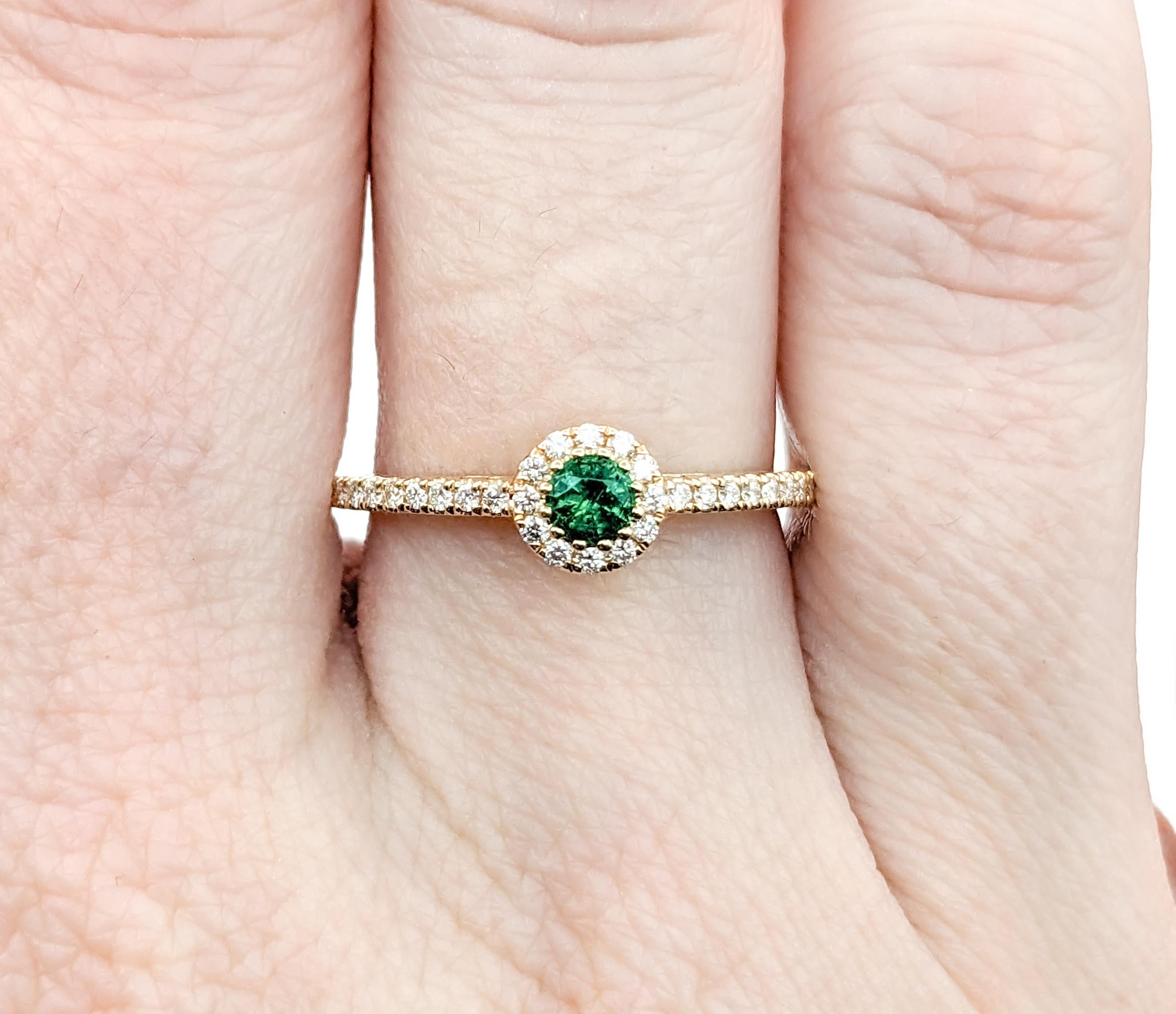 0.13ct green Emerald and Diamond Halo in 18k Yellow Gold In Excellent Condition For Sale In Bloomington, MN