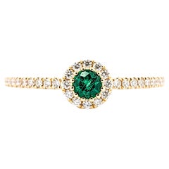 Émeraude verte 0,13 carat et halo de diamants en or jaune 18 carats