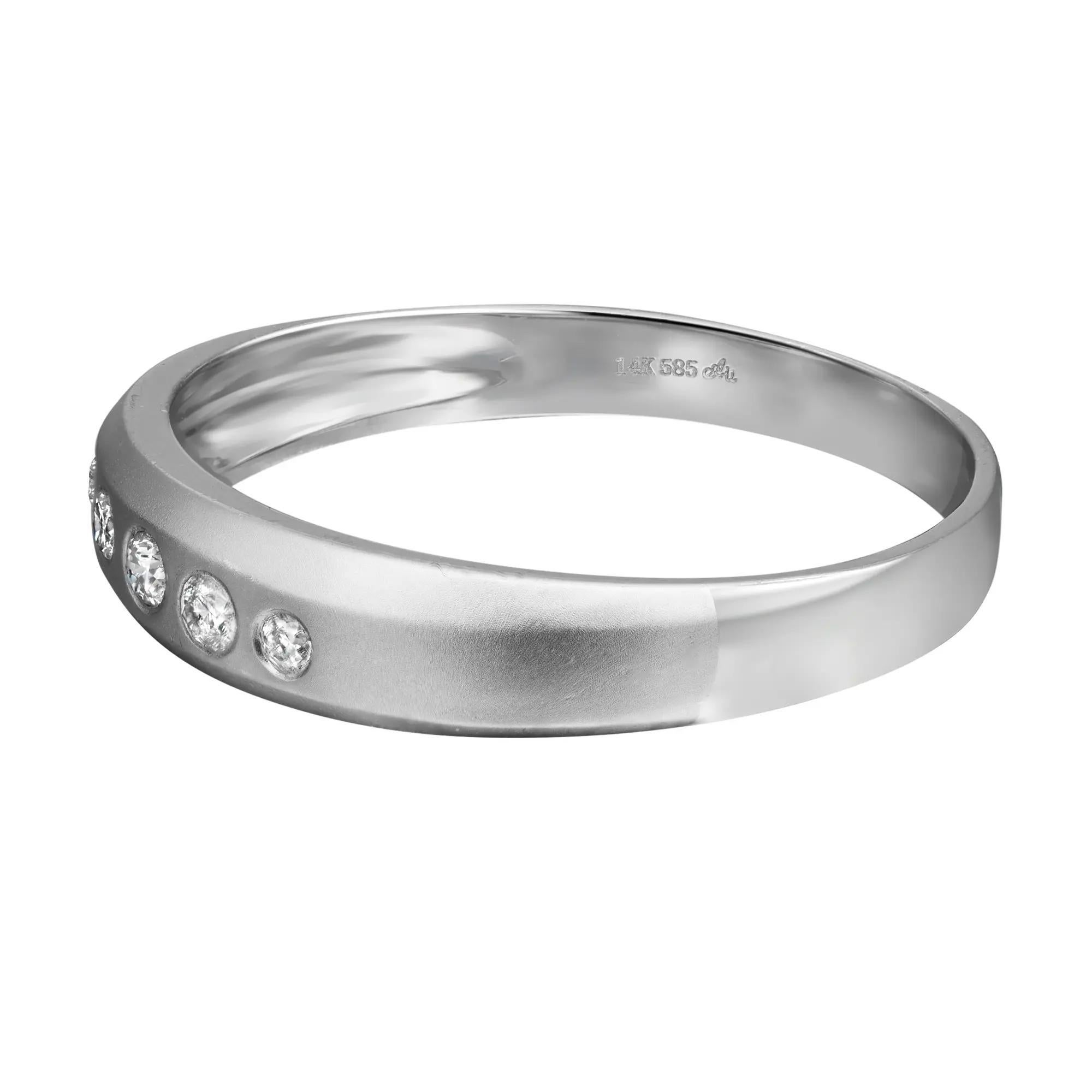 Modern 0.13cttw Round Cut Diamond Men's Wedding Band Ring 14k White Gold For Sale
