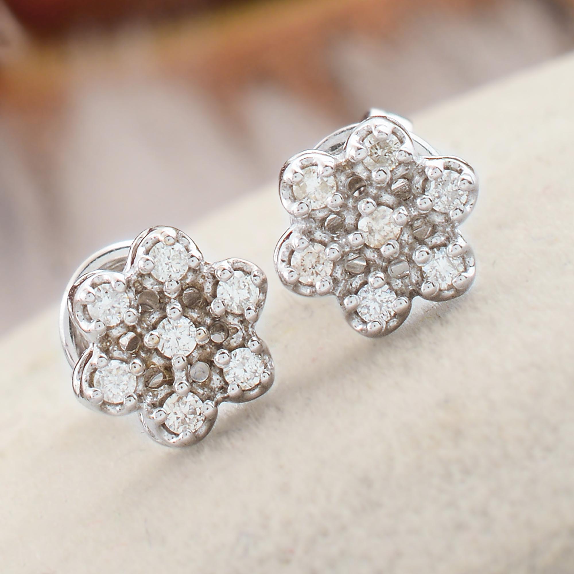 Moderne Clous d'oreilles fleur en or blanc 10 carats avec diamants pavés 0,14 carat, bijouterie fine en vente