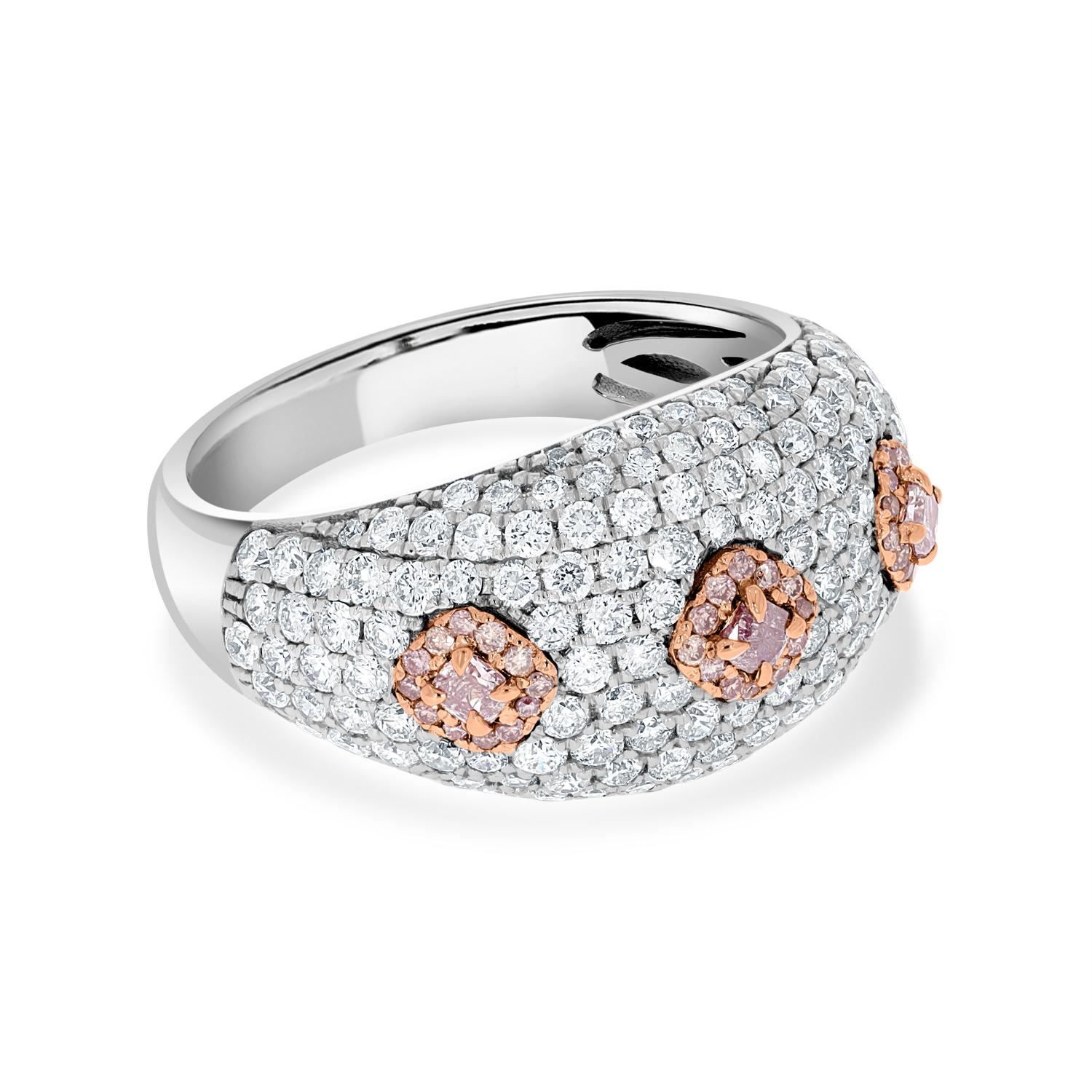 Taglio cuscino Anello a tre pietre con diamante rosa da 0,14 carati in vendita