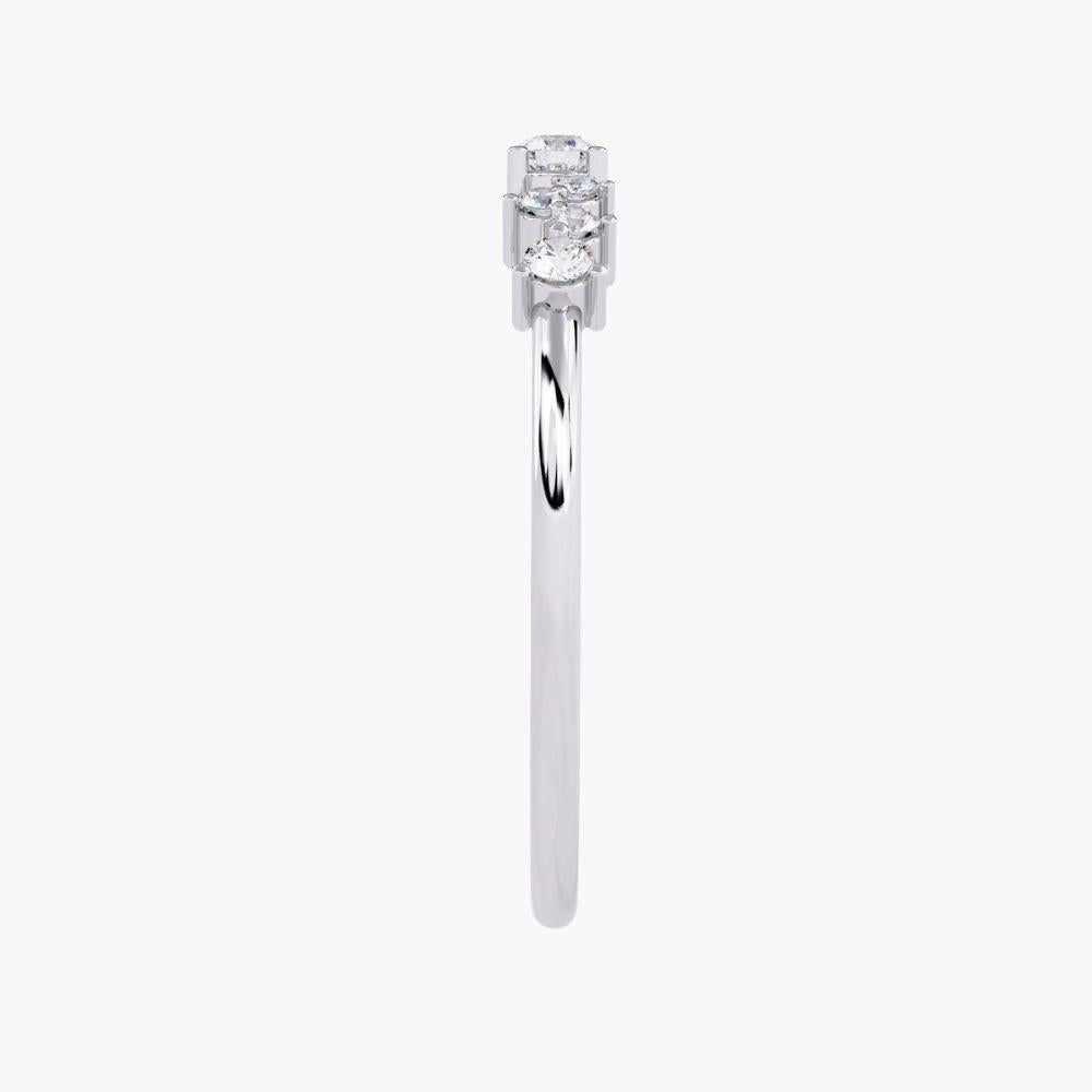 Taille ronde Alliance en or 14 carats avec diamants ronds multiples 0,14 carat en vente