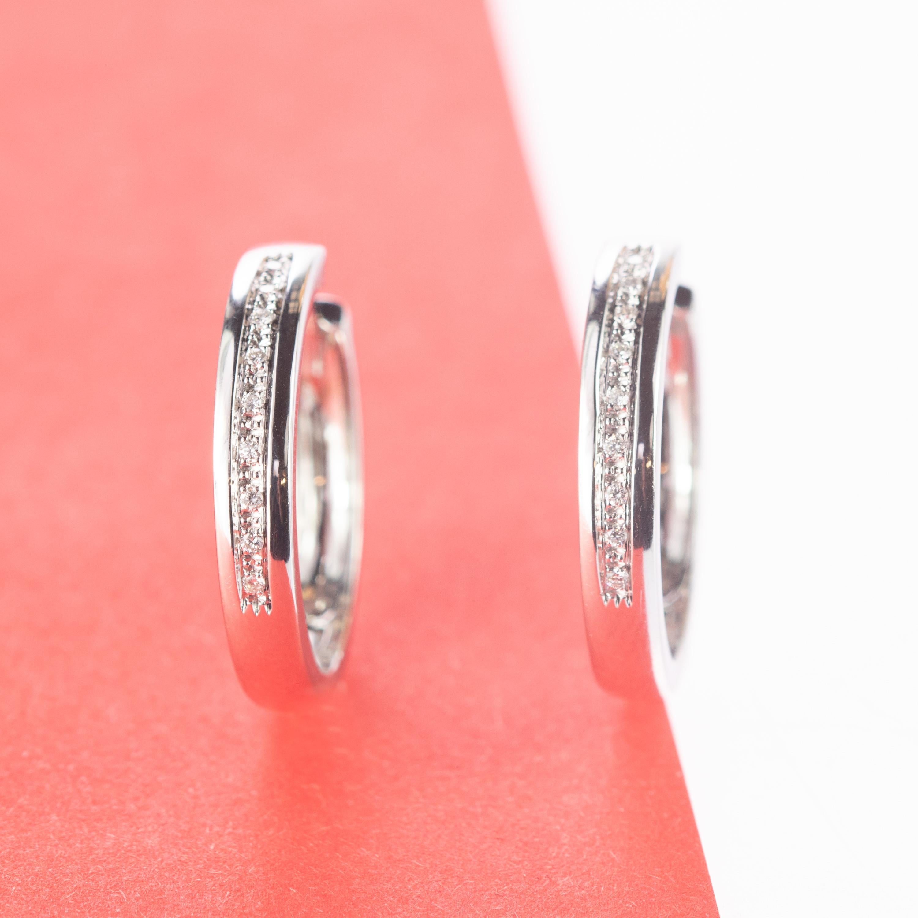 Créoles cocktail en or 18 carats avec grappe de diamants 0,14 carat, faites à la main Pour femmes en vente