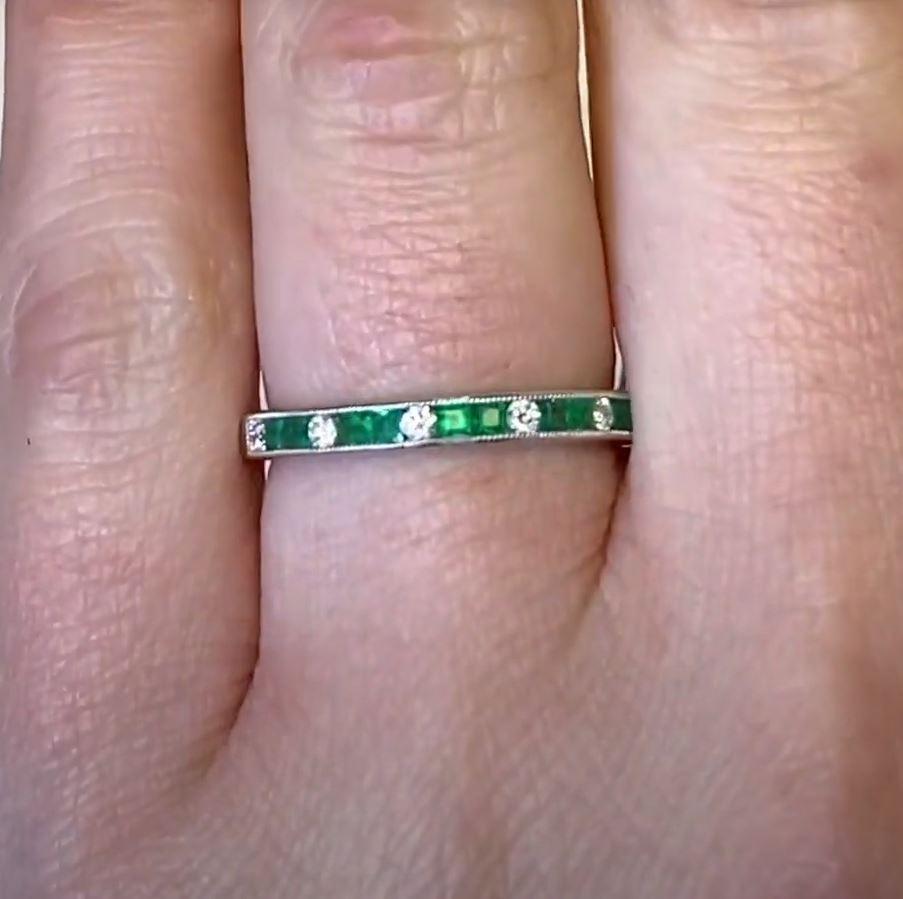 Round Cut 0.14ct Diamond & 0.30ct Natural Emerald Band Ring, Platinum For Sale