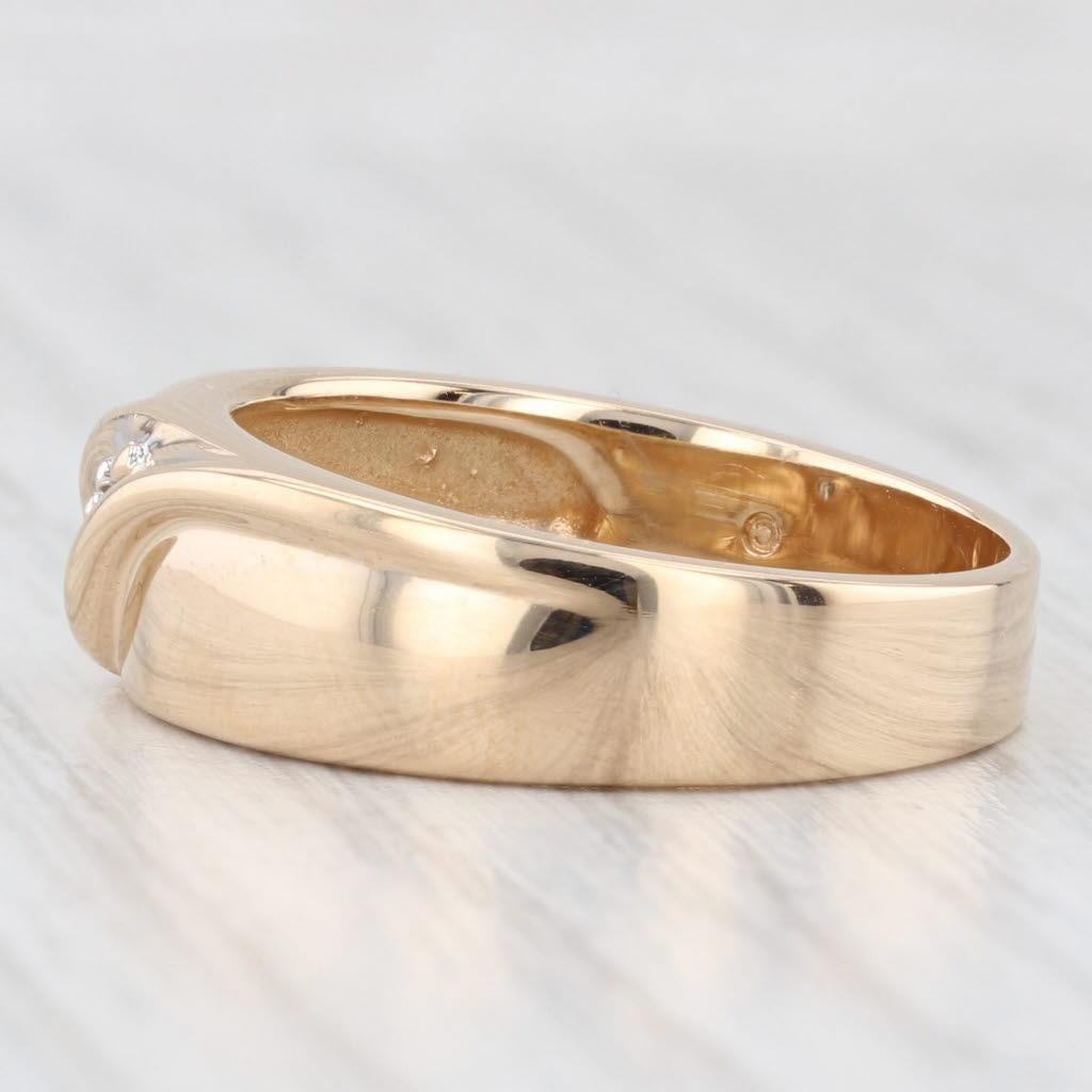 Gemstone Information:
- Natural Diamonds -
Total Carats - 0.14ctw
Cut - Round Brilliant
Color - H
Clarity - I1

Metal: 14k Yellow Gold 
Weight: 7.5 Grams 
Stamps: 14k
Face Height: 7.6 mm 
Rise Above Finger: 4.1 mm
Band / Shank Width: 4.5 mm

This