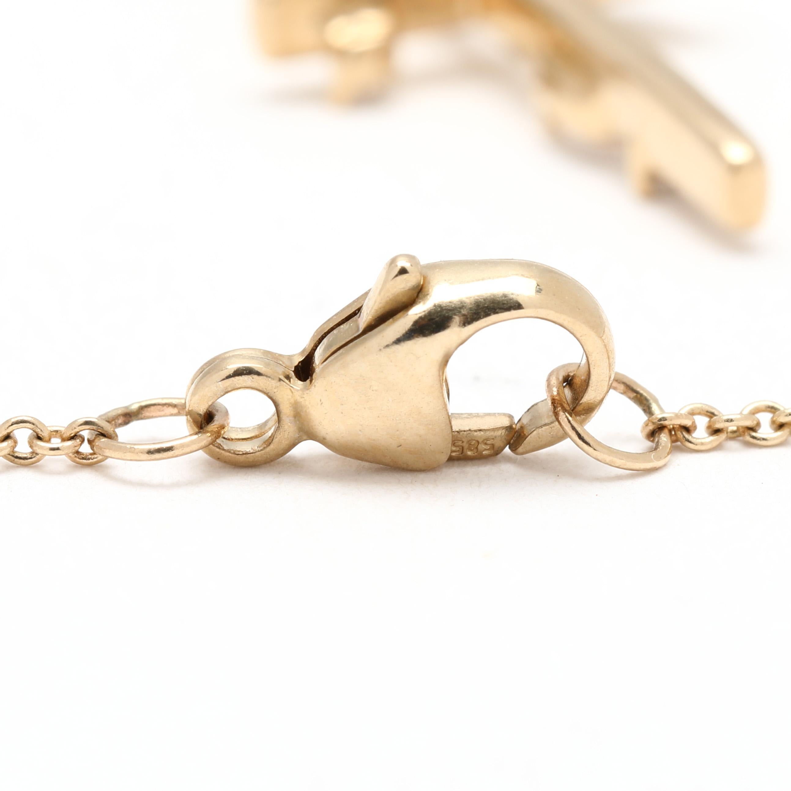 Taglio rotondo Ciondolo a croce con diamante piccolo da 0,14 carati, oro giallo 14k, lunghezza 18 pollici in vendita