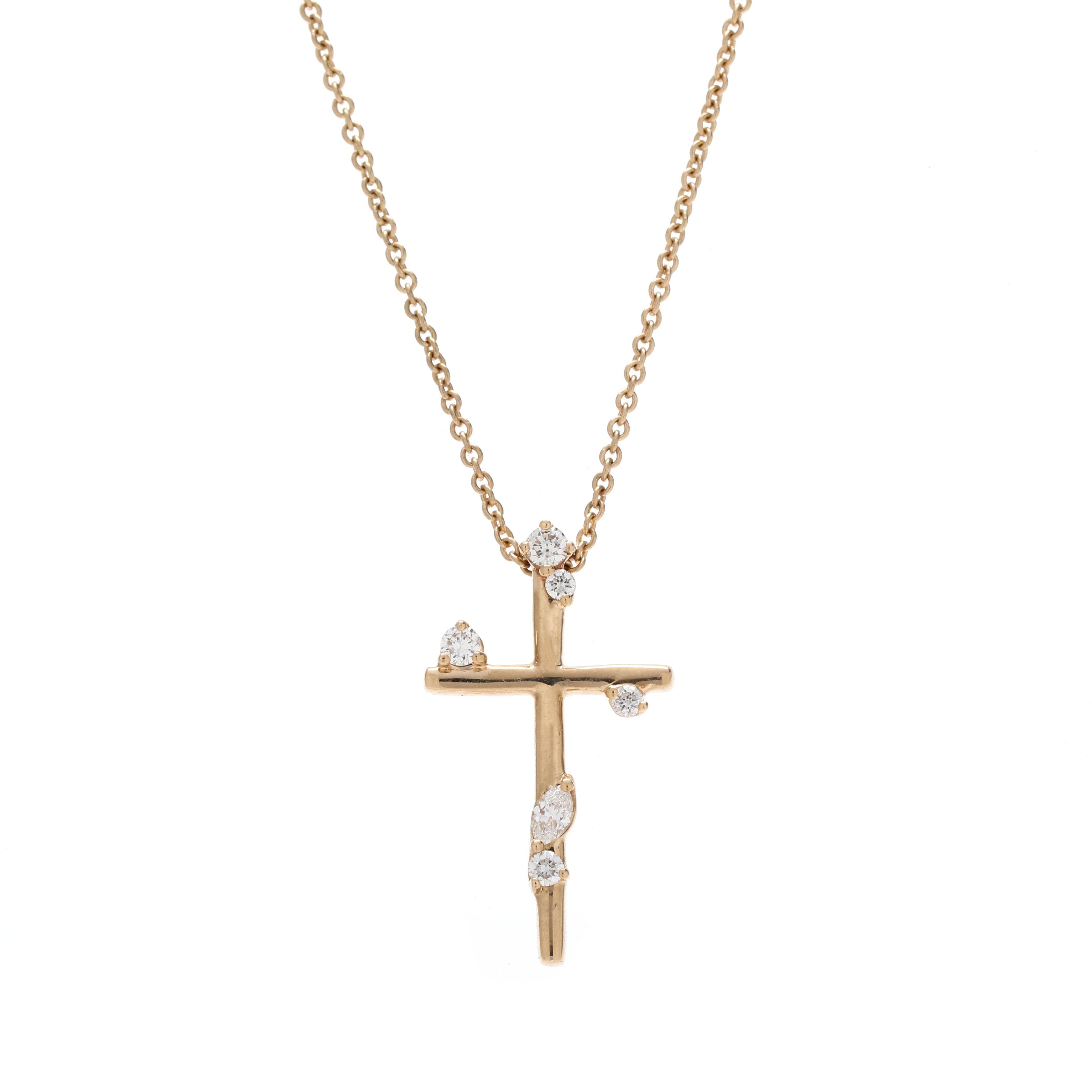 Ciondolo a croce con diamante piccolo da 0,14 carati, oro giallo 14k, lunghezza 18 pollici In condizioni buone in vendita a McLeansville, NC