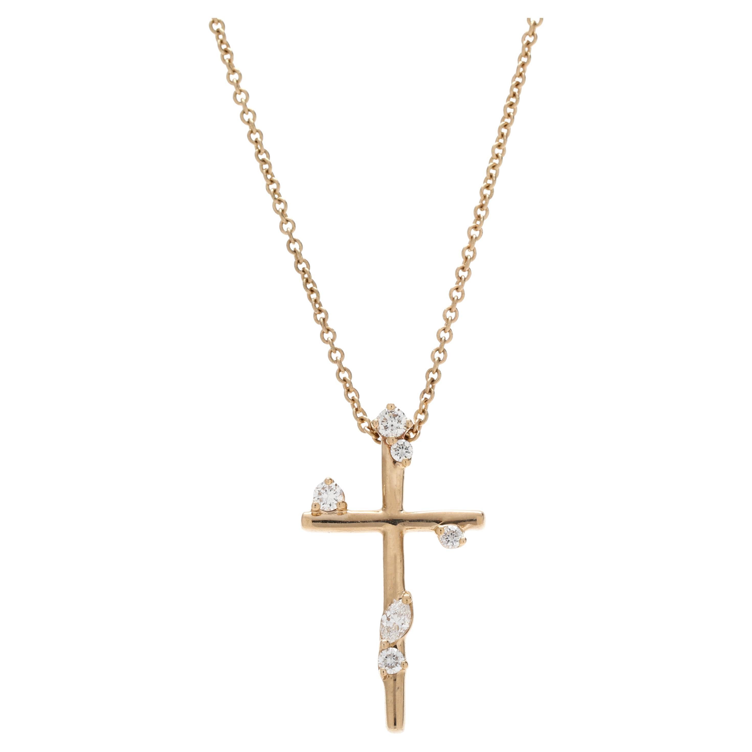 Pendentif croix en or jaune 14k avec petit diamant de 0,14ctw, longueur 18 pouces