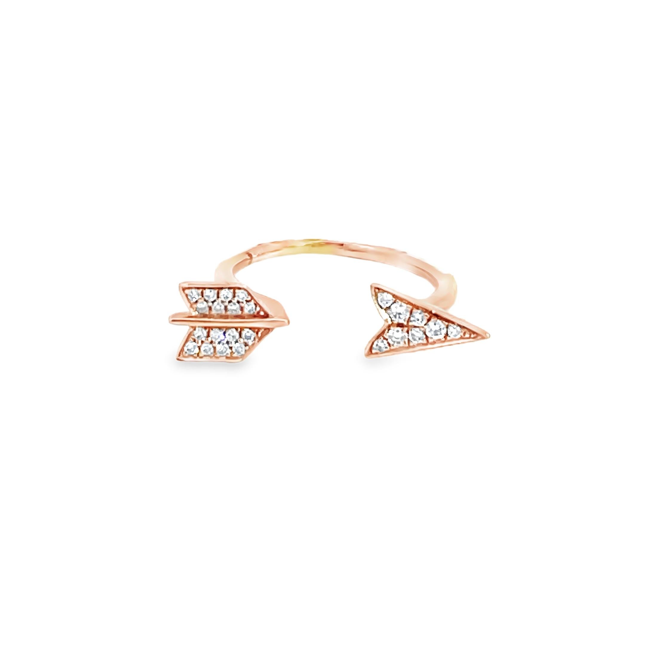 Questo anello con diamante è un accessorio straordinario e senza tempo che può aggiungere un tocco di glamour e raffinatezza a qualsiasi abbigliamento. Questo splendido gioiello è caratterizzato da diamanti abbaglianti che brillano e catturano la